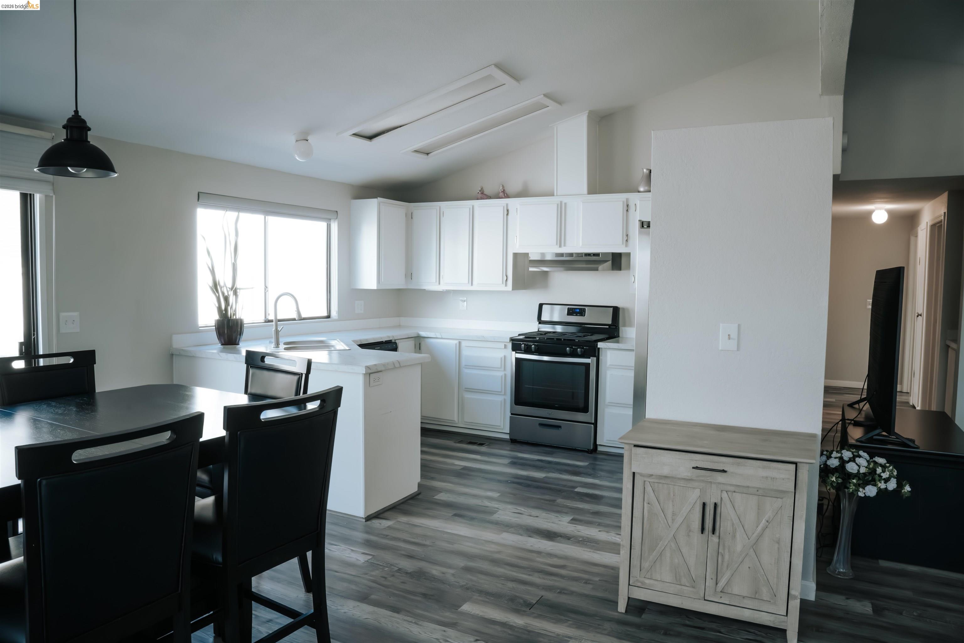 Detail Gallery Image 10 of 36 For 1909 Strasbourg Ln, Antioch,  CA 94509 - 2 Beds | 2 Baths