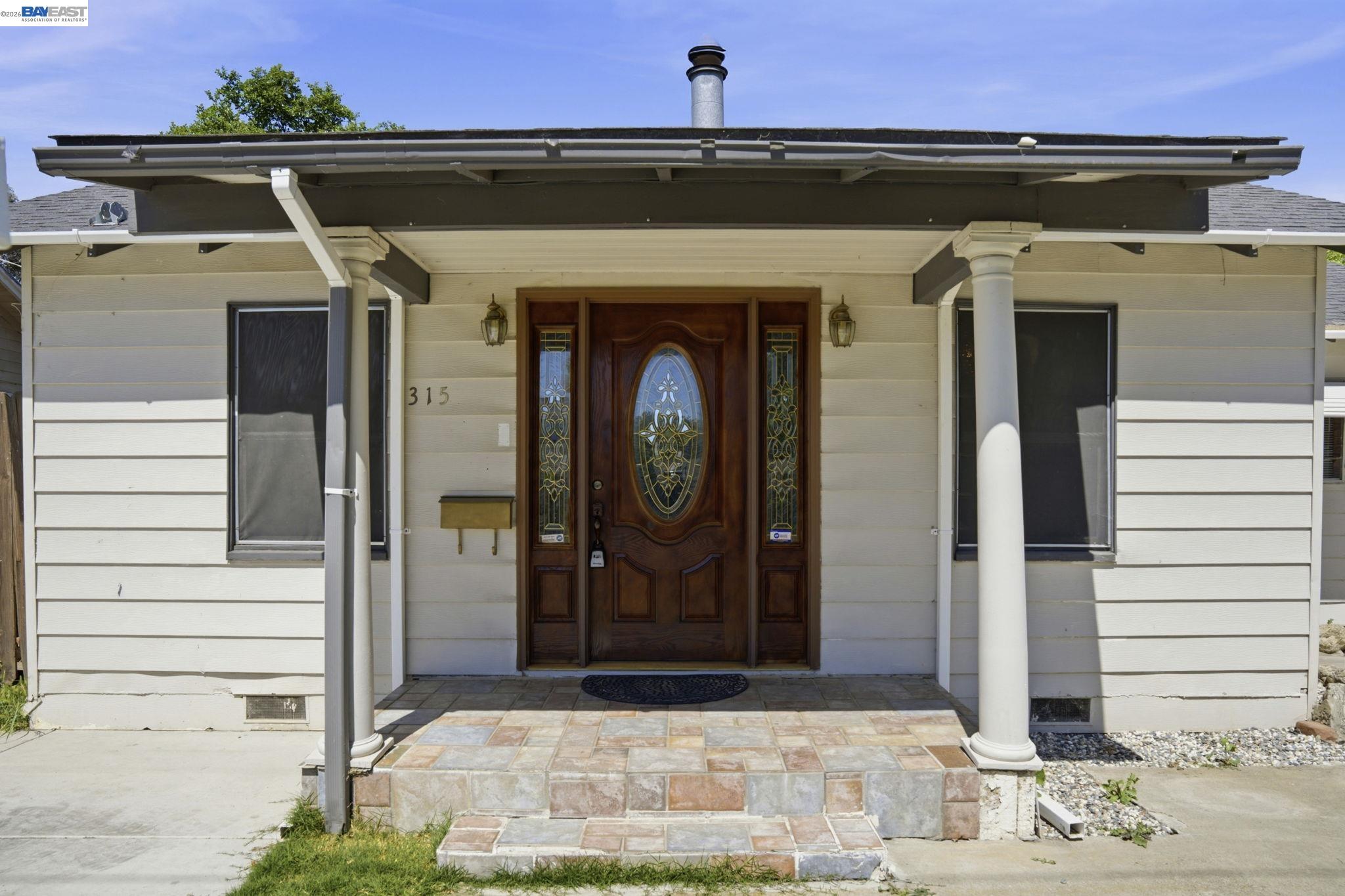 Detail Gallery Image 2 of 17 For 315 M St, Patterson,  CA 95363 - 3 Beds | 2 Baths