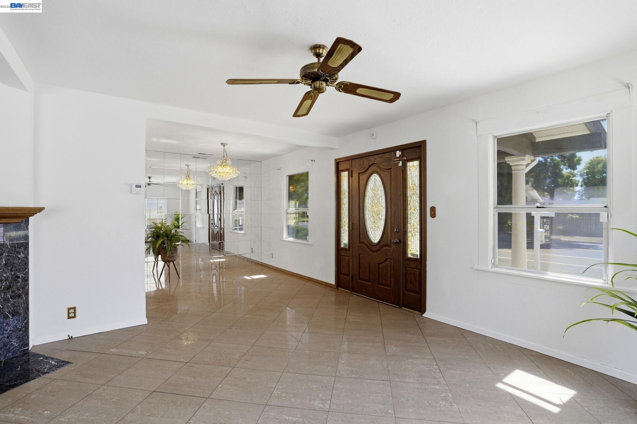 Detail Gallery Image 4 of 17 For 315 M St, Patterson,  CA 95363 - 3 Beds | 2 Baths