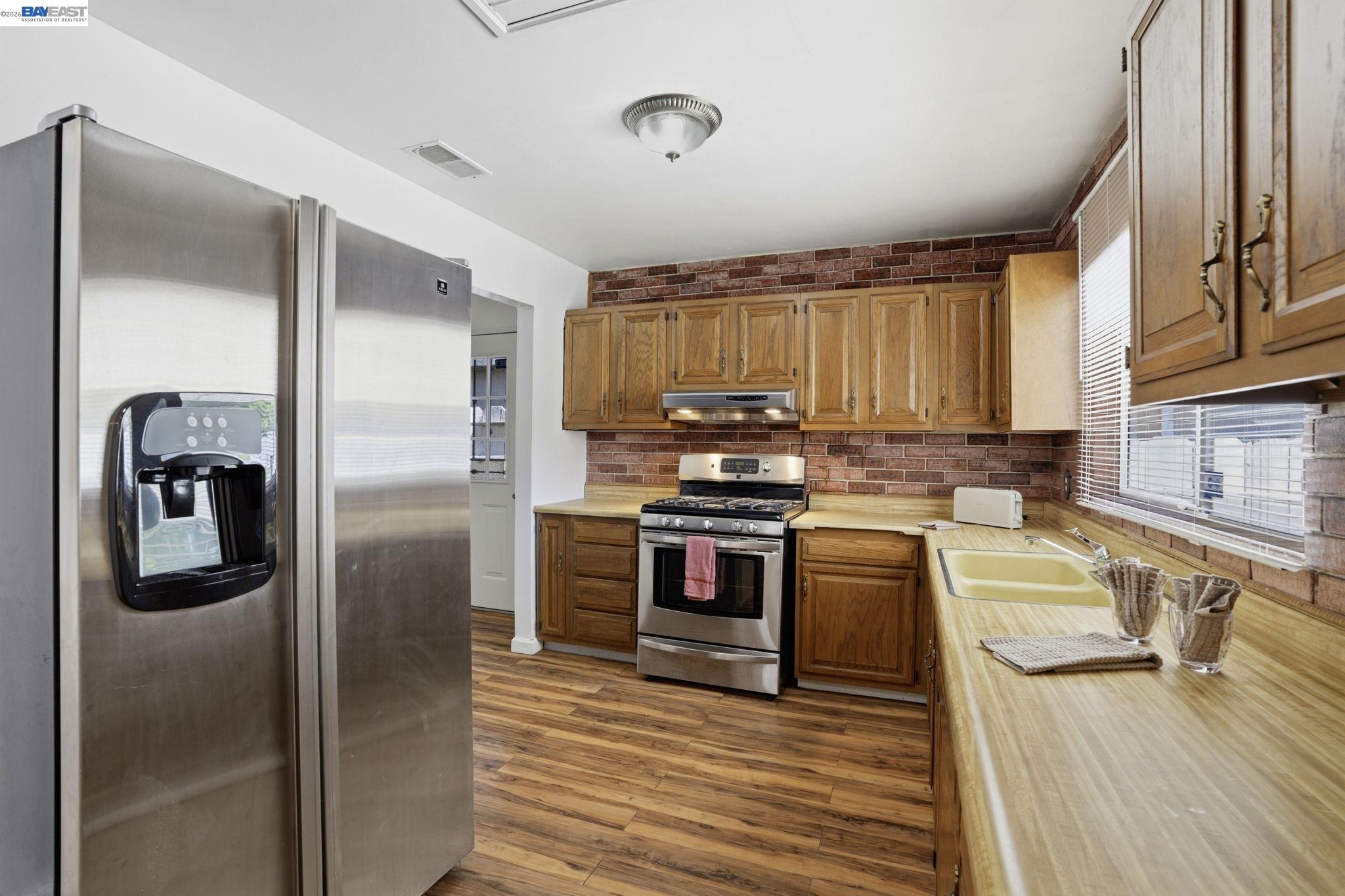 Detail Gallery Image 6 of 17 For 315 M St, Patterson,  CA 95363 - 3 Beds | 2 Baths