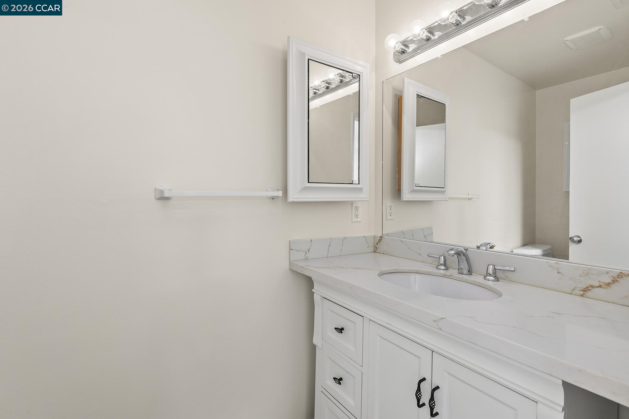 Detail Gallery Image 20 of 34 For 29 Leafwood Circle, San Rafael,  CA 94901 - – Beds | – Baths