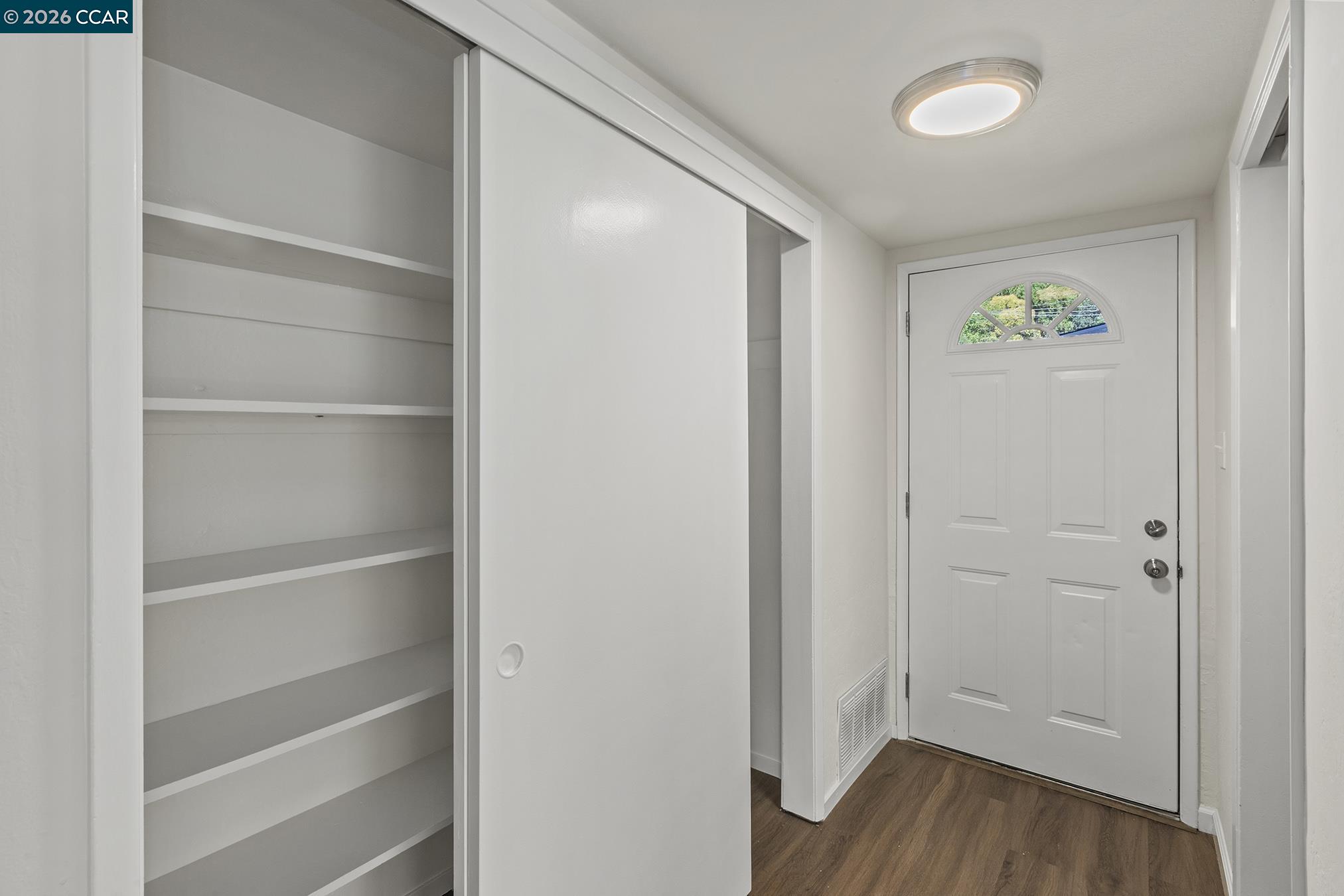 Detail Gallery Image 4 of 34 For 29 Leafwood Circle, San Rafael,  CA 94901 - – Beds | – Baths