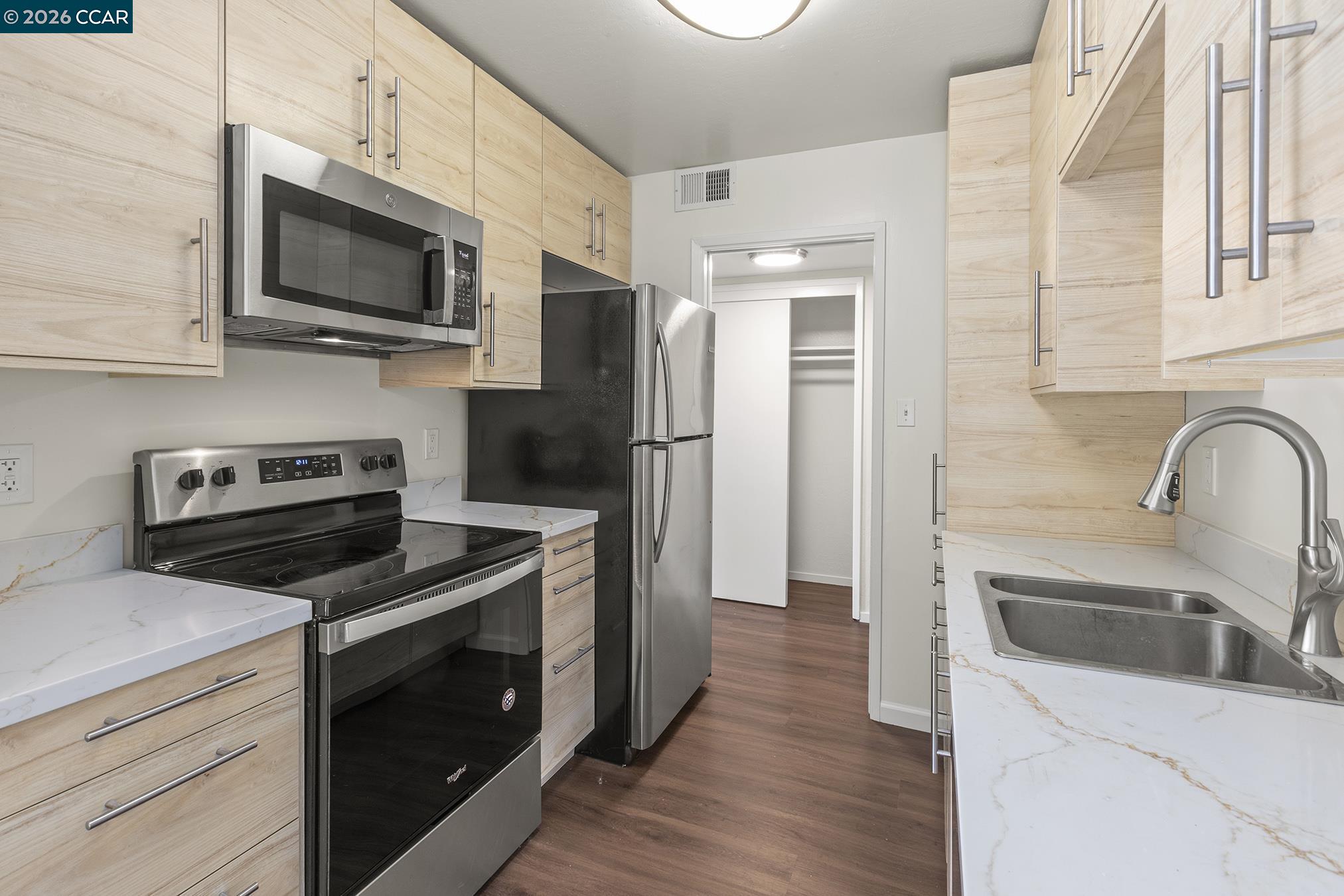 Detail Gallery Image 7 of 34 For 29 Leafwood Circle, San Rafael,  CA 94901 - – Beds | – Baths