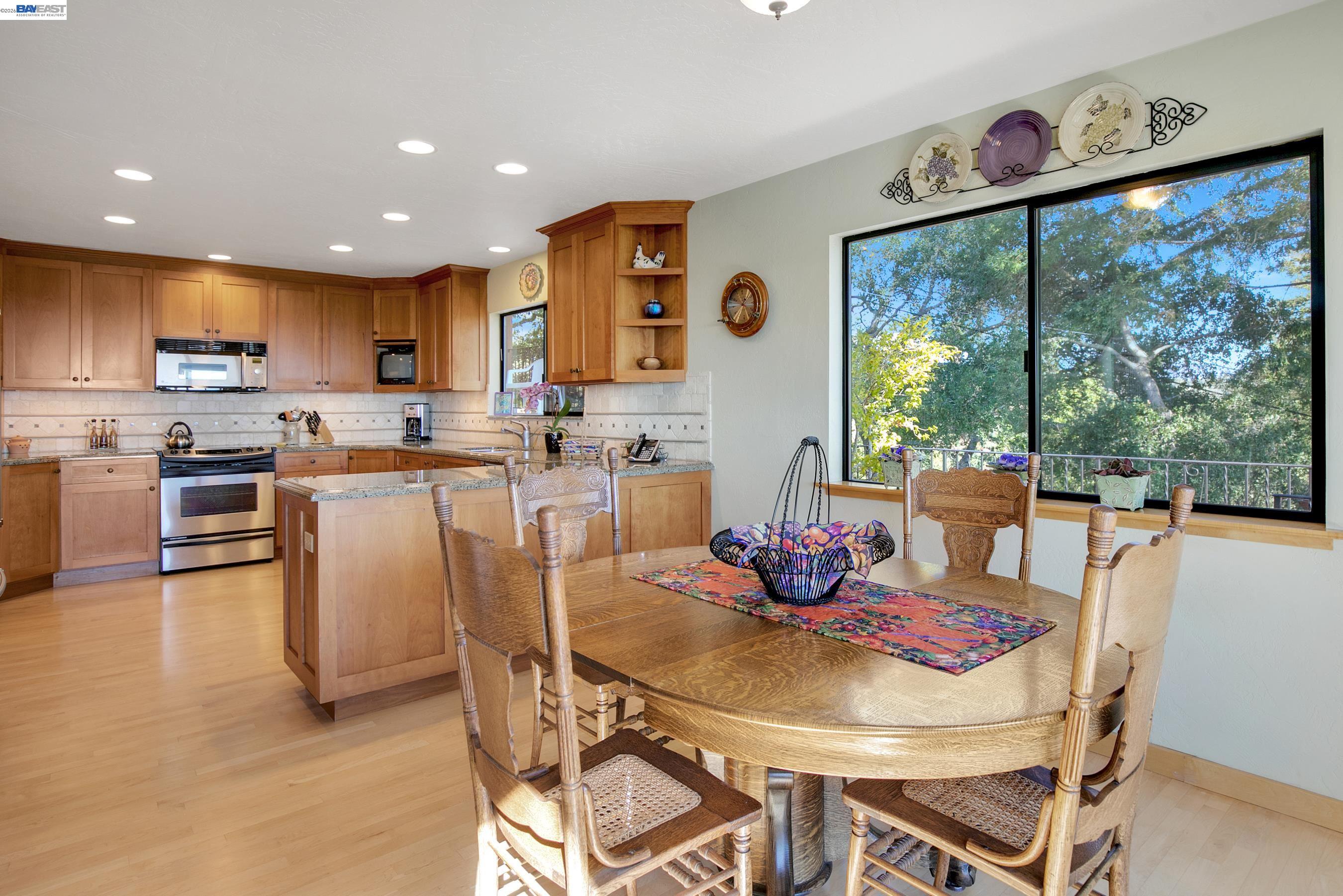 Detail Gallery Image 9 of 31 For 3430 Loma Alta Ln, Santa Cruz,  CA 95065 - 2 Beds | 2/1 Baths