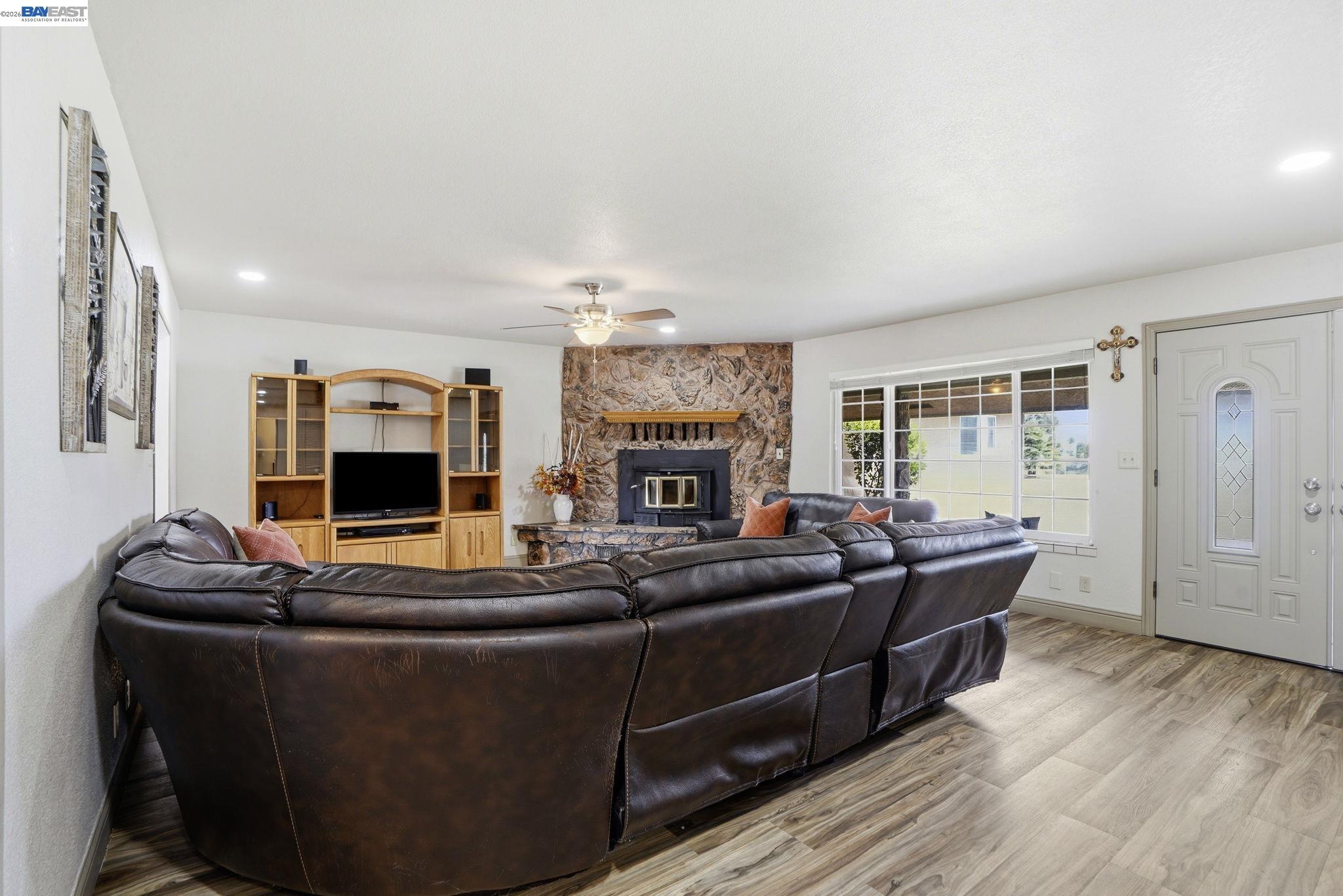 Detail Gallery Image 12 of 60 For 11378 Mountain View Rd, Tracy,  CA 95376 - 5 Beds | 3/1 Baths