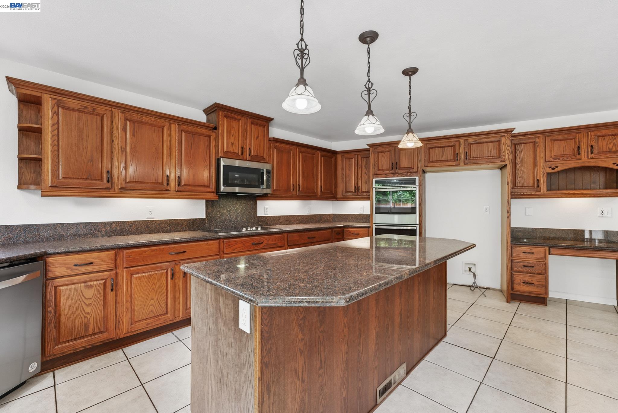 Detail Gallery Image 14 of 59 For 1147 Lomitas Ave, Livermore,  CA 94550 - 5 Beds | 3 Baths