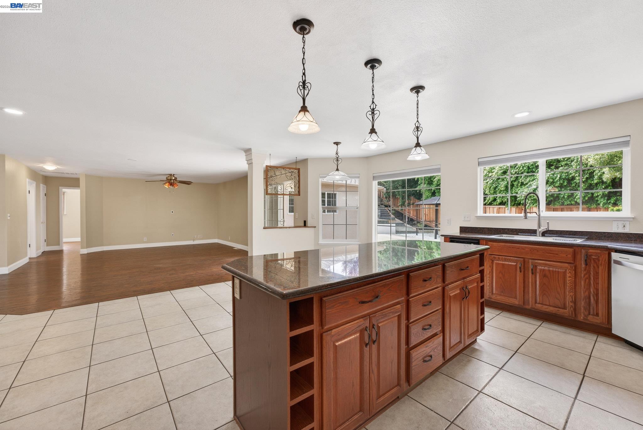 Detail Gallery Image 15 of 59 For 1147 Lomitas Ave, Livermore,  CA 94550 - 5 Beds | 3 Baths