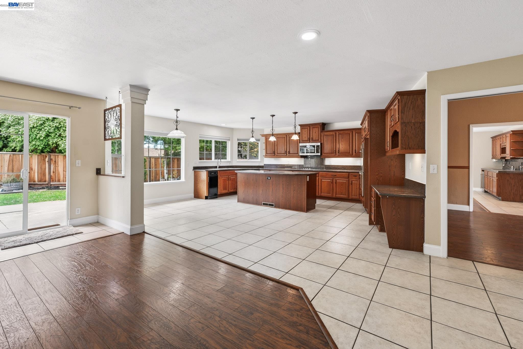 Detail Gallery Image 18 of 59 For 1147 Lomitas Ave, Livermore,  CA 94550 - 5 Beds | 3 Baths