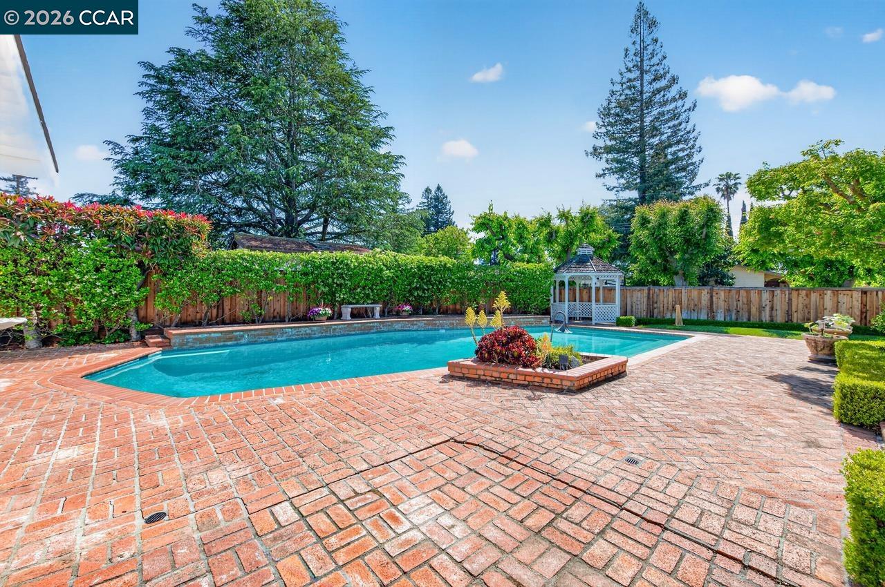 2201 Loch Ln, Walnut Creek, CA, 94598