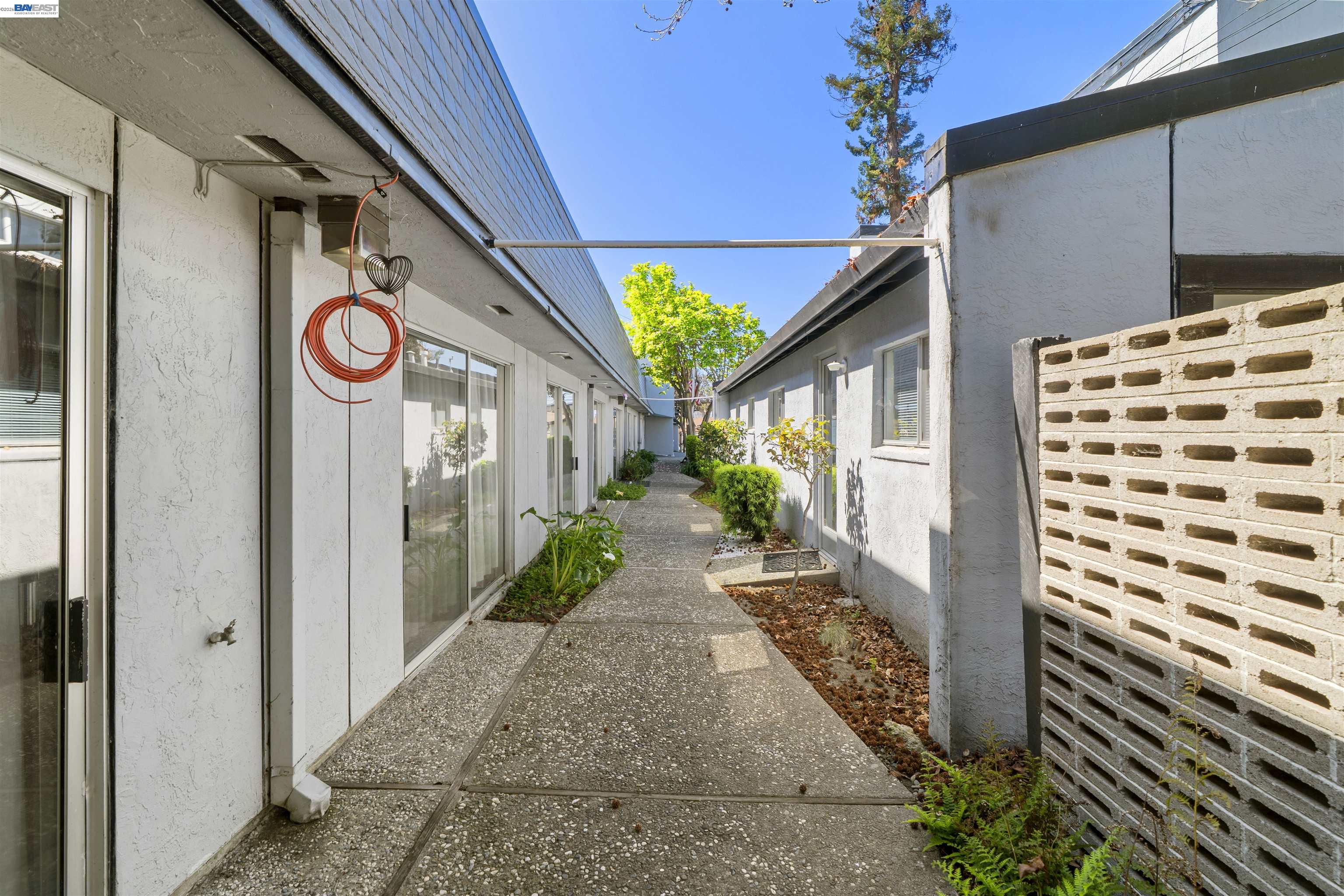 22427 Montgomery St, Hayward, CA, 94541