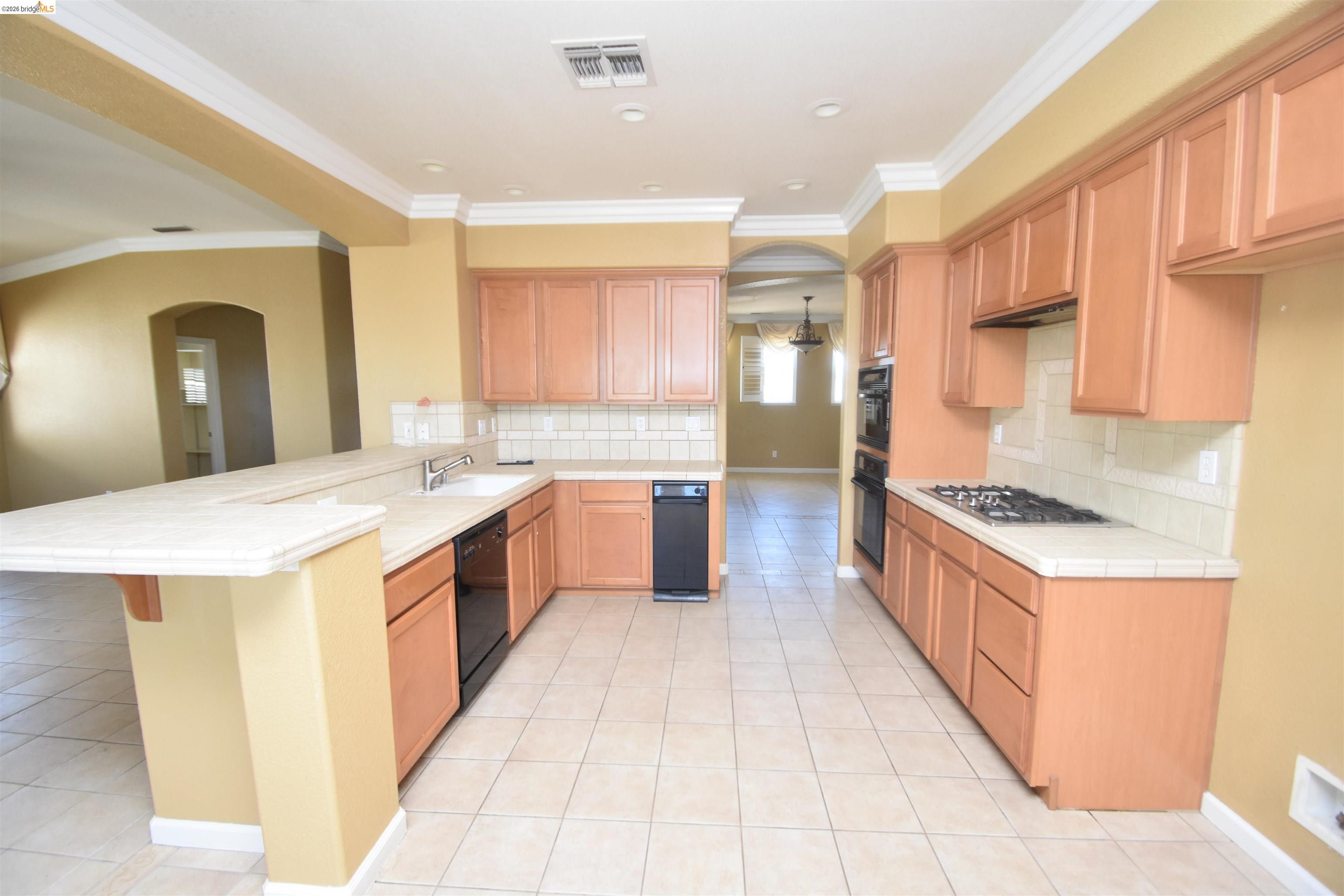 Detail Gallery Image 13 of 47 For 5776 Saint Andrews Dr, Stockton,  CA 95219 - 4 Beds | 4 Baths