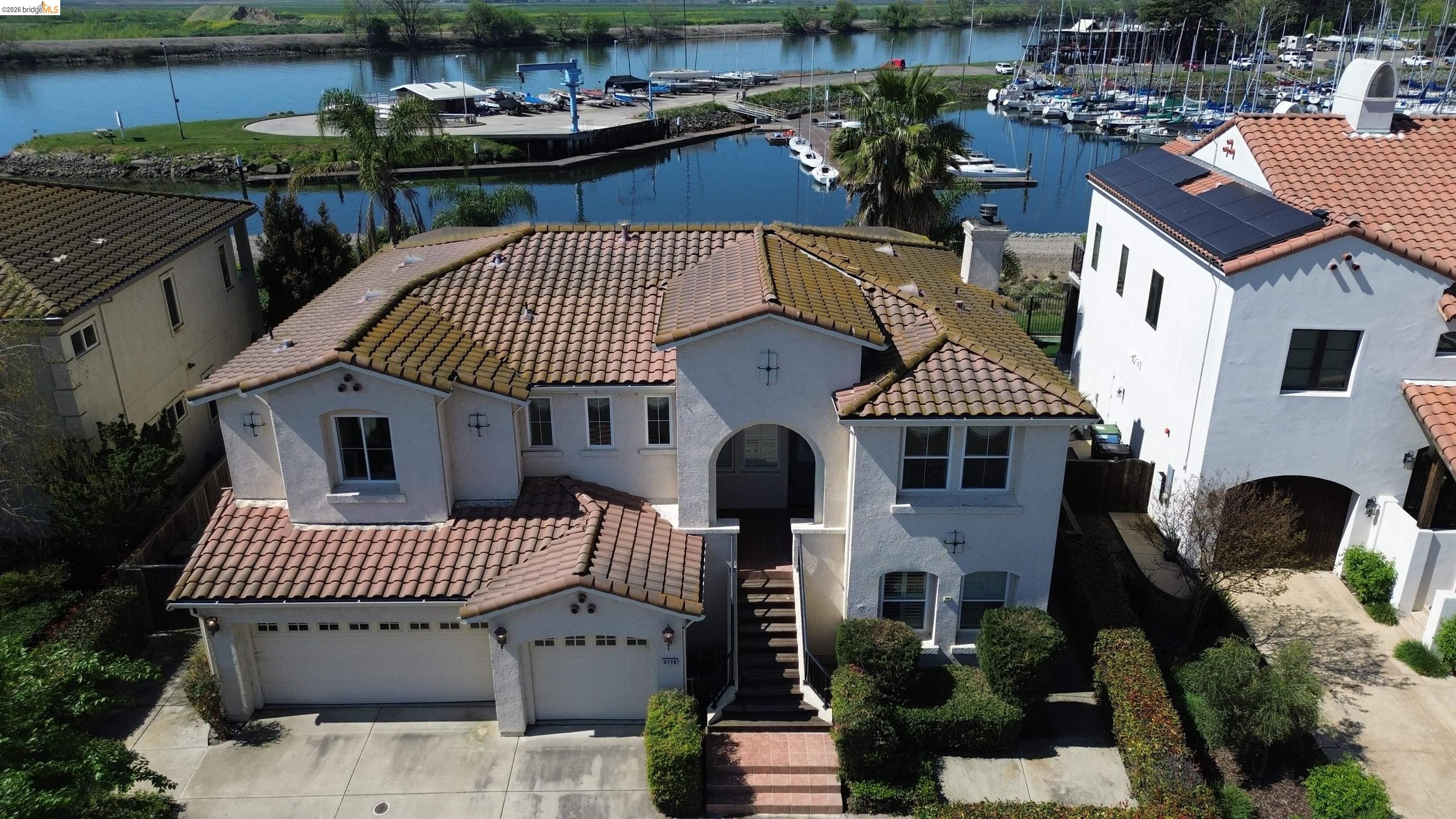 Detail Gallery Image 3 of 47 For 5776 Saint Andrews Dr, Stockton,  CA 95219 - 4 Beds | 4 Baths