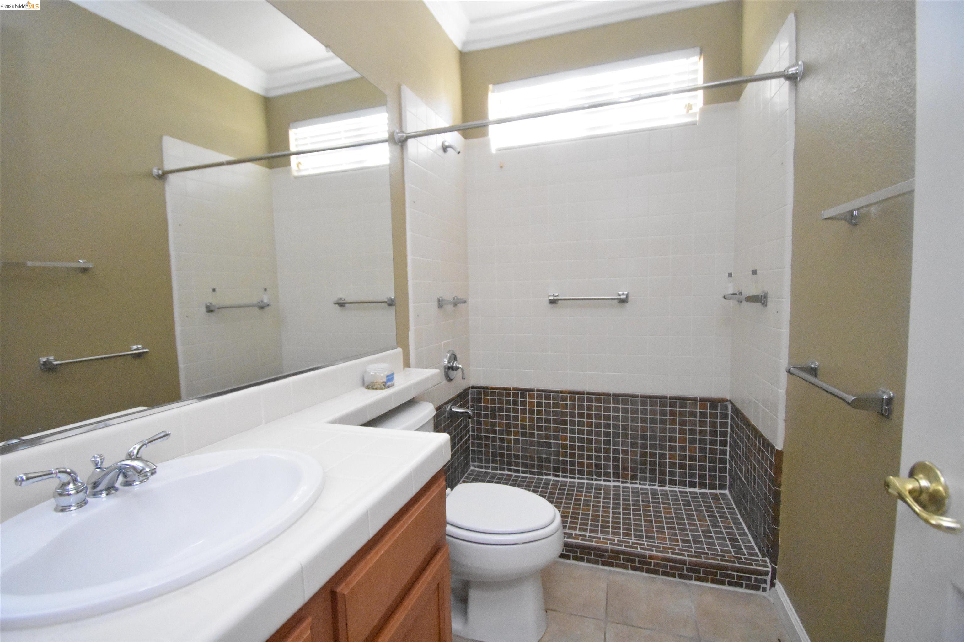 Detail Gallery Image 26 of 47 For 5776 Saint Andrews Dr, Stockton,  CA 95219 - 4 Beds | 4 Baths