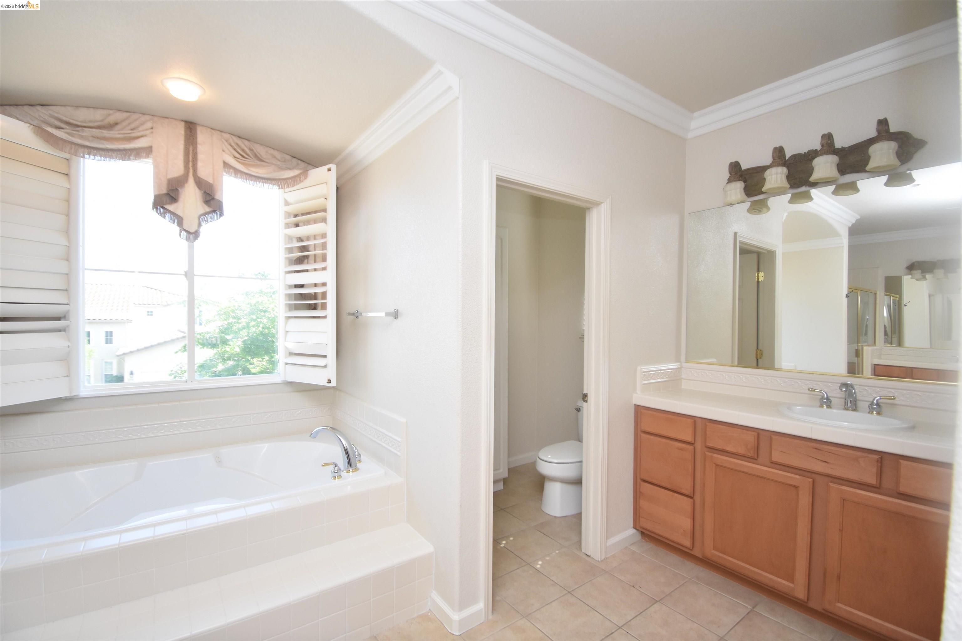 Detail Gallery Image 34 of 47 For 5776 Saint Andrews Dr, Stockton,  CA 95219 - 4 Beds | 4 Baths