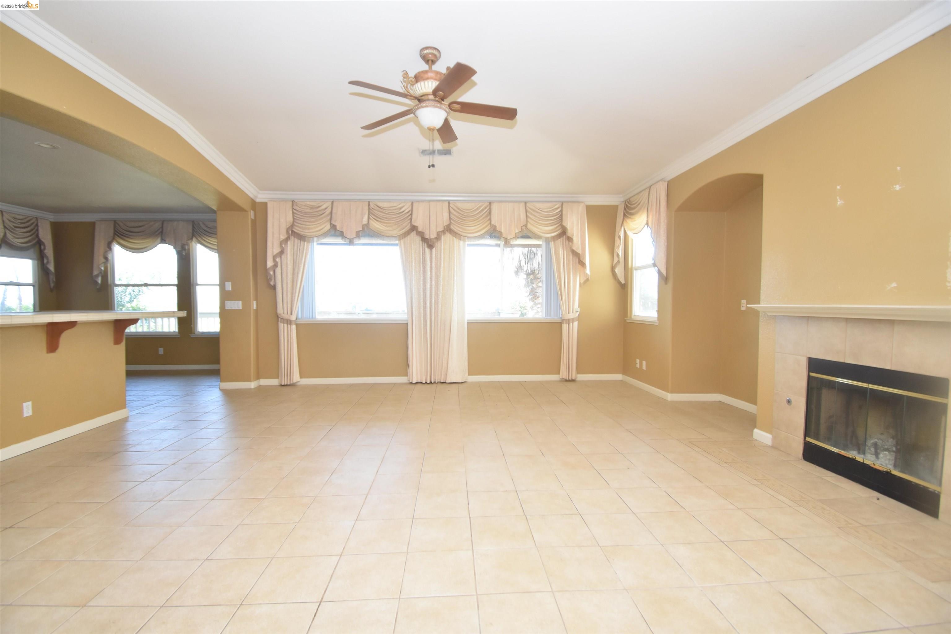 Detail Gallery Image 5 of 47 For 5776 Saint Andrews Dr, Stockton,  CA 95219 - 4 Beds | 4 Baths