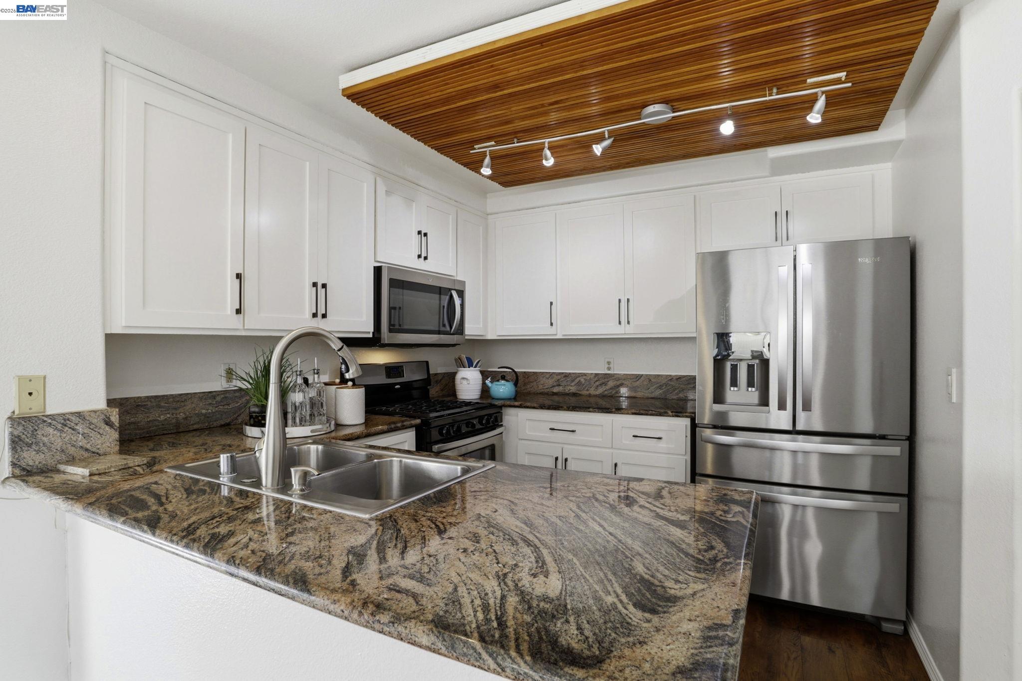 Detail Gallery Image 11 of 47 For 441 Camille Cir #12,  San Jose,  CA 95134 - 2 Beds | 2/1 Baths