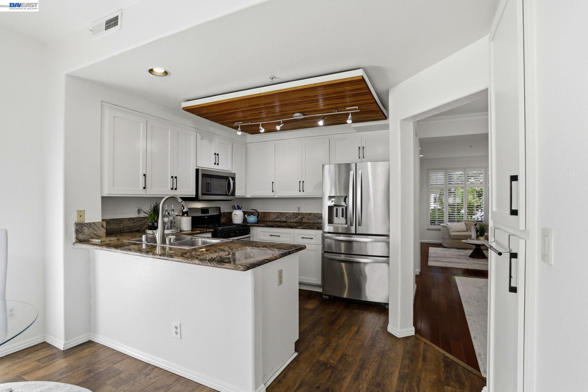 Detail Gallery Image 12 of 47 For 441 Camille Cir #12,  San Jose,  CA 95134 - 2 Beds | 2/1 Baths