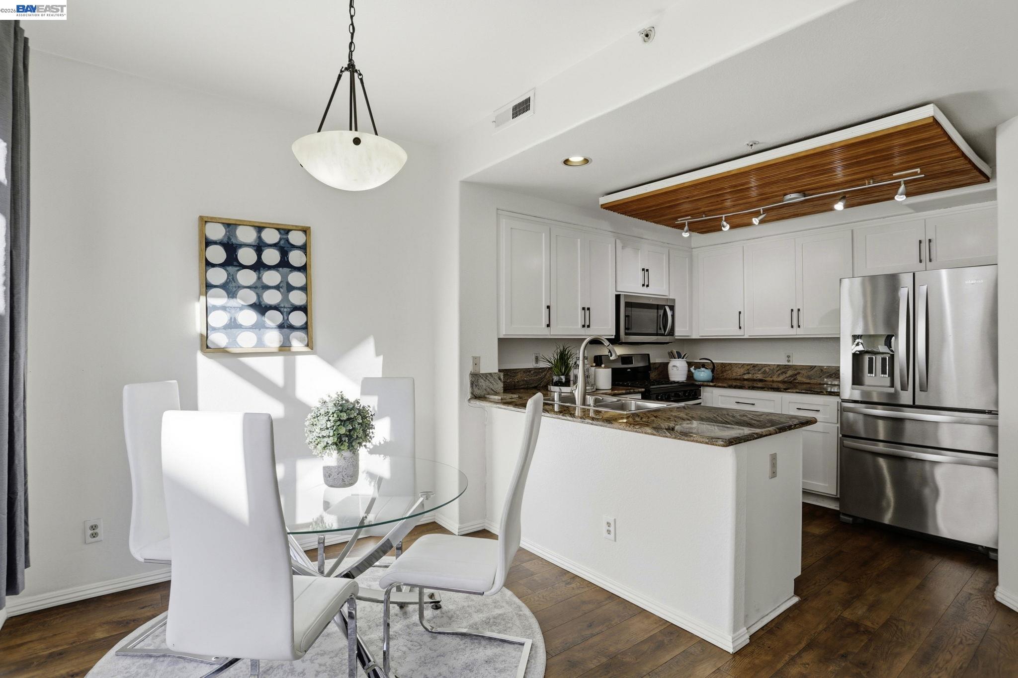 Detail Gallery Image 13 of 47 For 441 Camille Cir #12,  San Jose,  CA 95134 - 2 Beds | 2/1 Baths