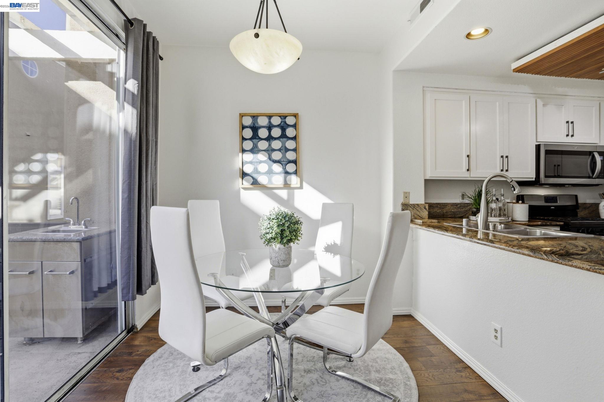 Detail Gallery Image 14 of 47 For 441 Camille Cir #12,  San Jose,  CA 95134 - 2 Beds | 2/1 Baths