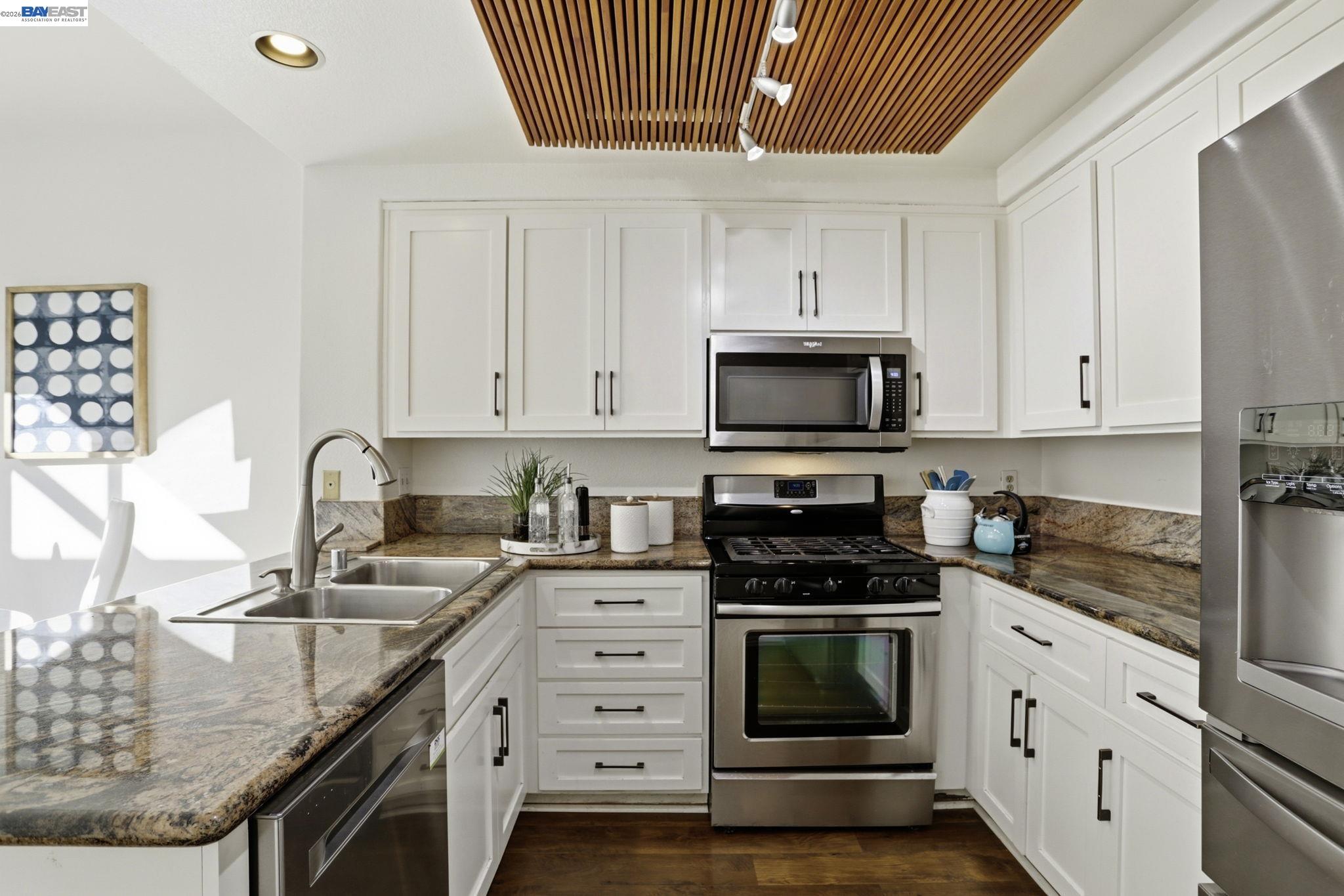 Detail Gallery Image 9 of 47 For 441 Camille Cir #12,  San Jose,  CA 95134 - 2 Beds | 2/1 Baths