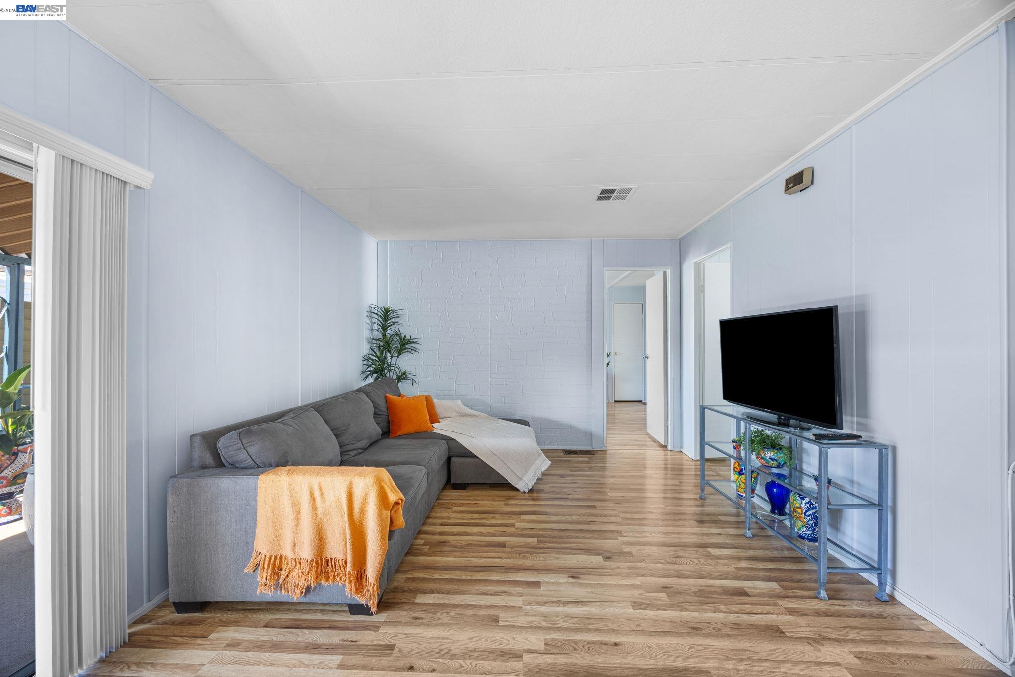 Detail Gallery Image 12 of 36 For 29315 Harpoon Way, Hayward,  CA 94544 - 2 Beds | 2 Baths