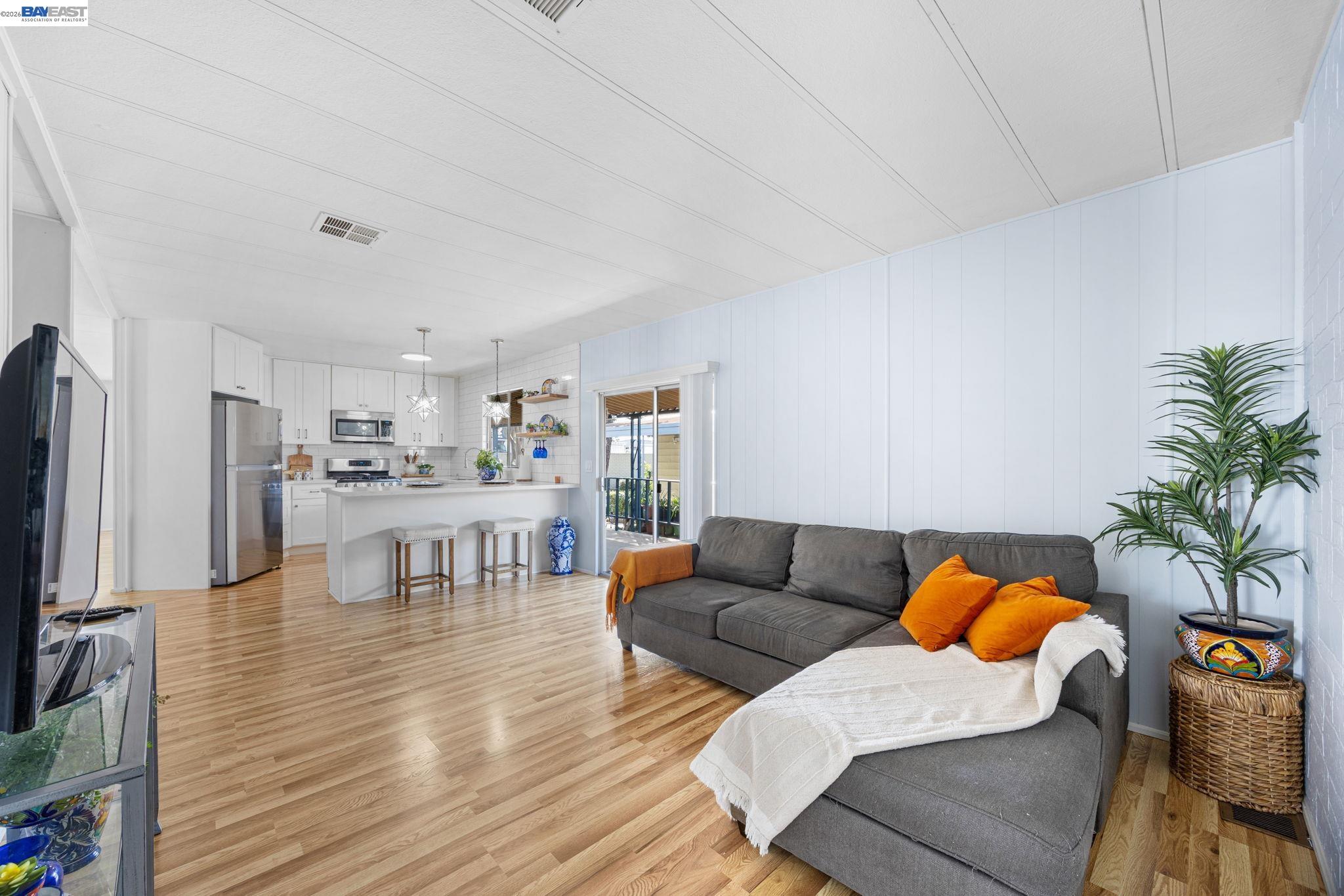 Detail Gallery Image 13 of 36 For 29315 Harpoon Way, Hayward,  CA 94544 - 2 Beds | 2 Baths