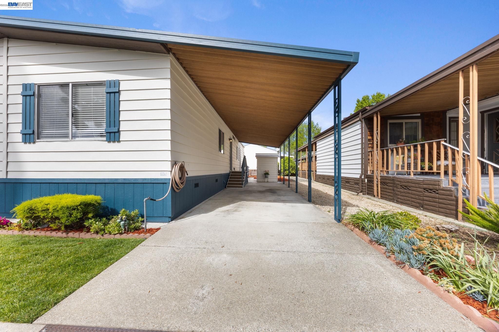 Detail Gallery Image 3 of 36 For 29315 Harpoon Way, Hayward,  CA 94544 - 2 Beds | 2 Baths