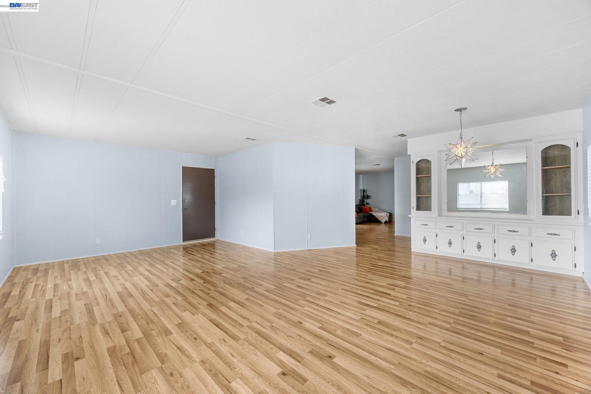 Detail Gallery Image 7 of 36 For 29315 Harpoon Way, Hayward,  CA 94544 - 2 Beds | 2 Baths