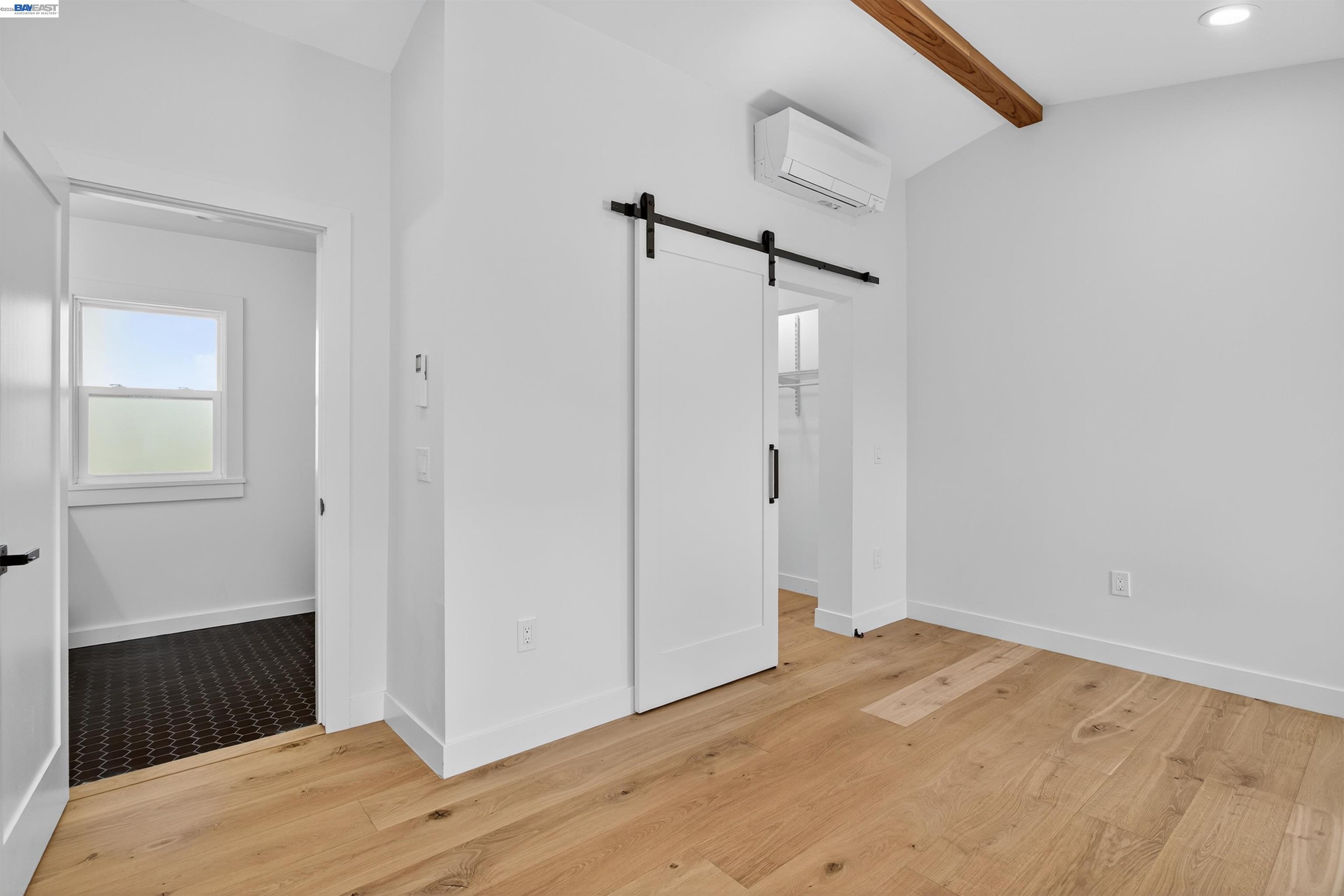 Detail Gallery Image 18 of 60 For 914 61st Street, Oakland,  CA 94608-1327 - 6 Beds | 4/1 Baths