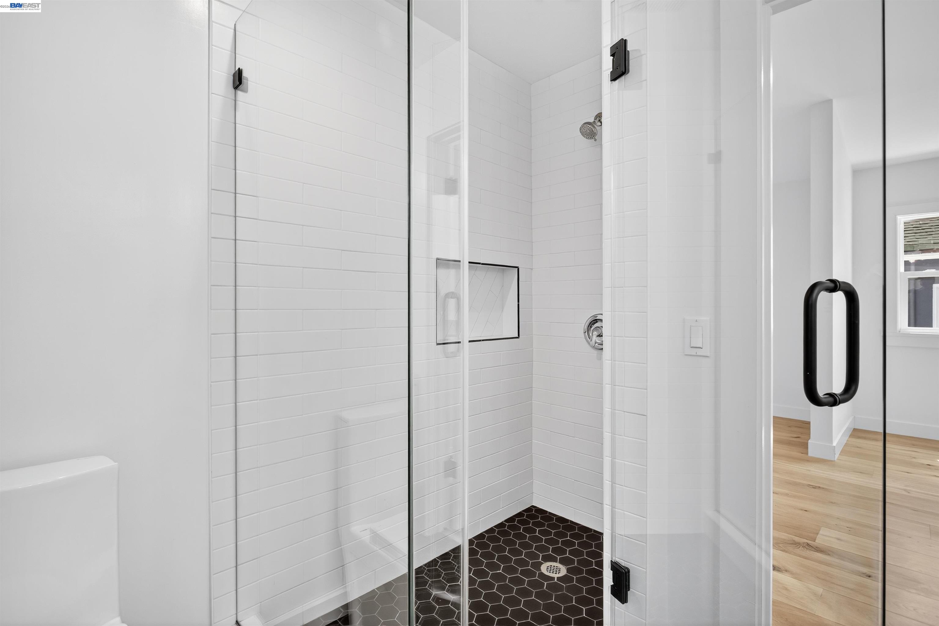 Detail Gallery Image 23 of 60 For 914 61st Street, Oakland,  CA 94608-1327 - 6 Beds | 4/1 Baths