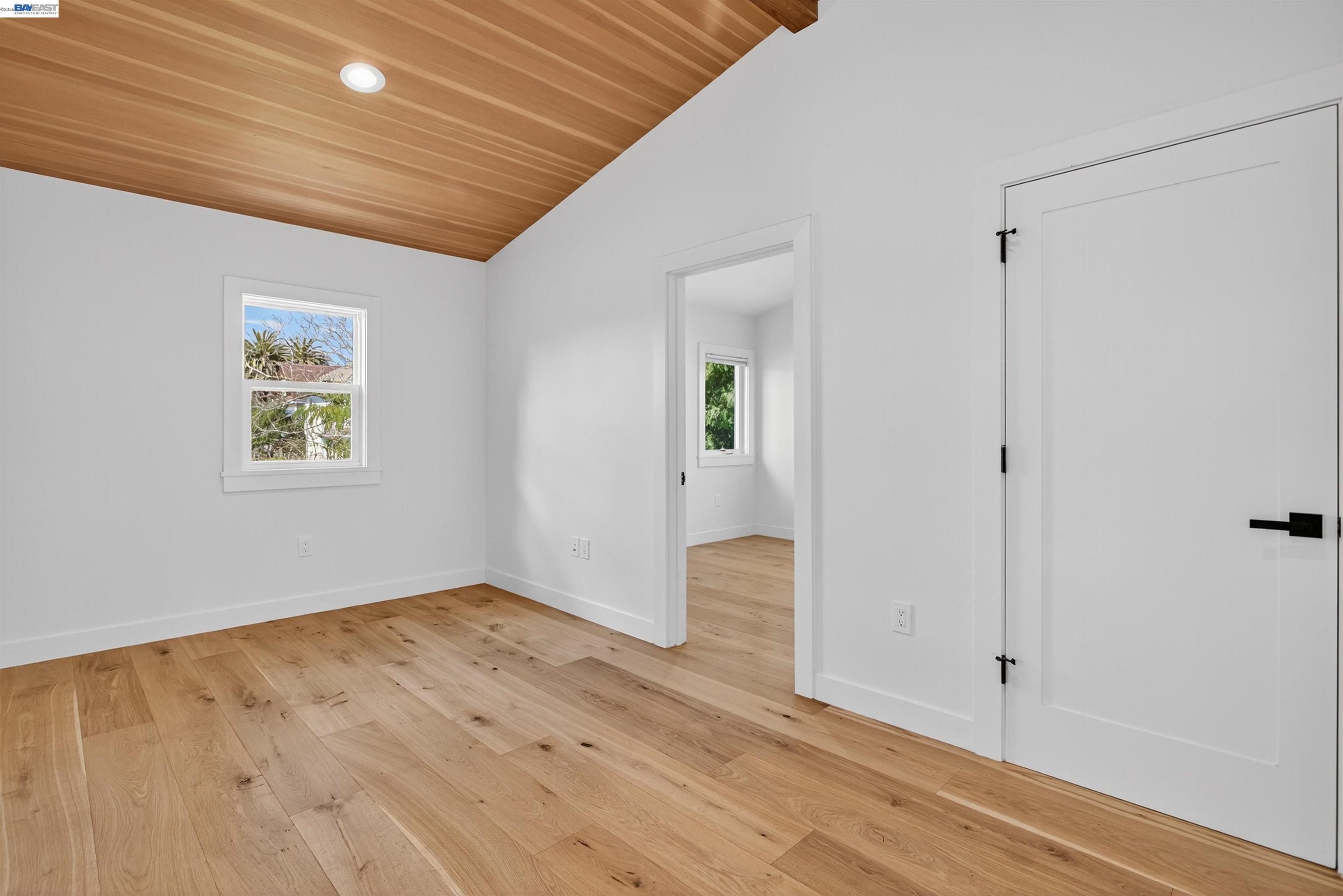 Detail Gallery Image 24 of 60 For 914 61st Street, Oakland,  CA 94608-1327 - 6 Beds | 4/1 Baths