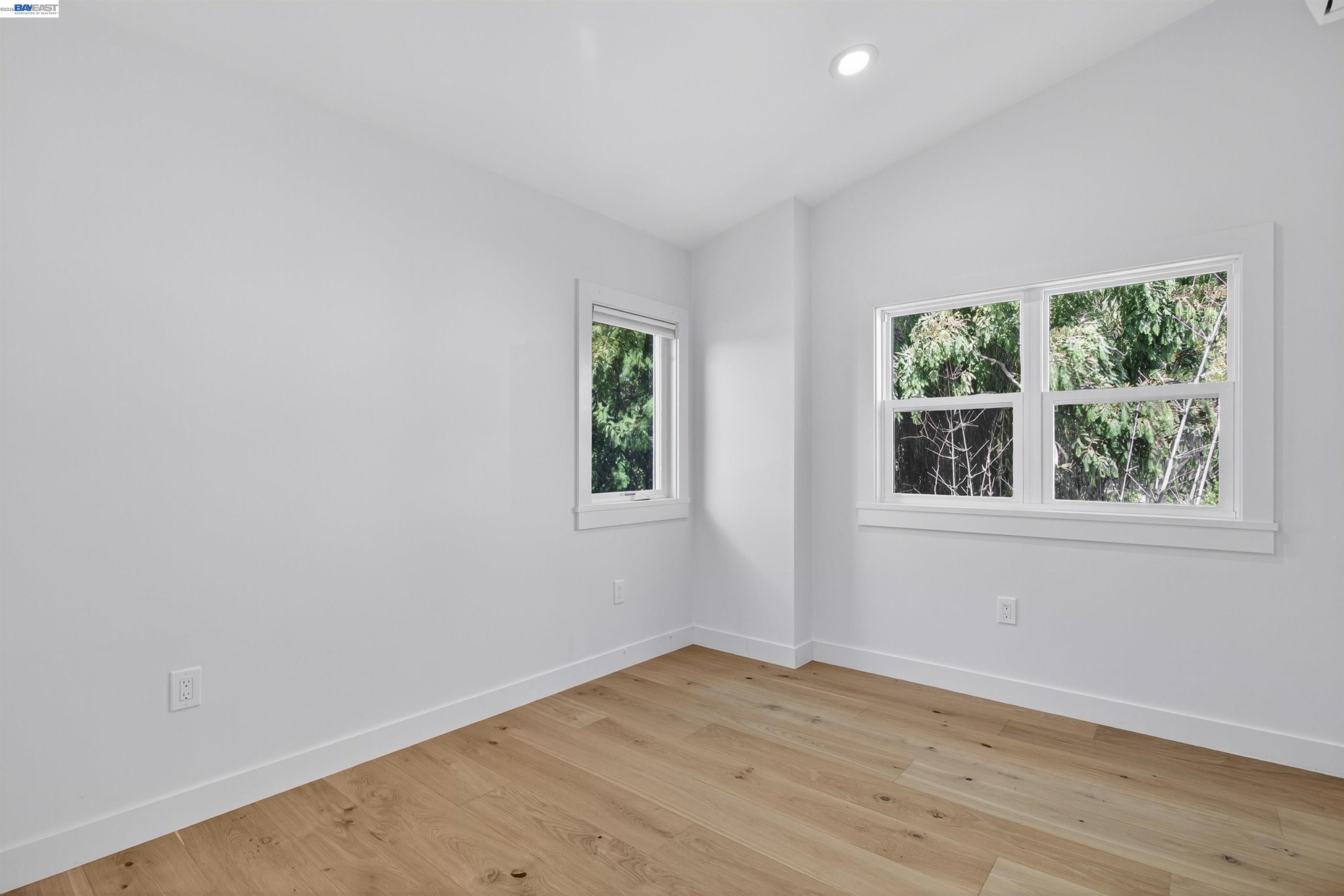 Detail Gallery Image 29 of 60 For 914 61st Street, Oakland,  CA 94608-1327 - 6 Beds | 4/1 Baths