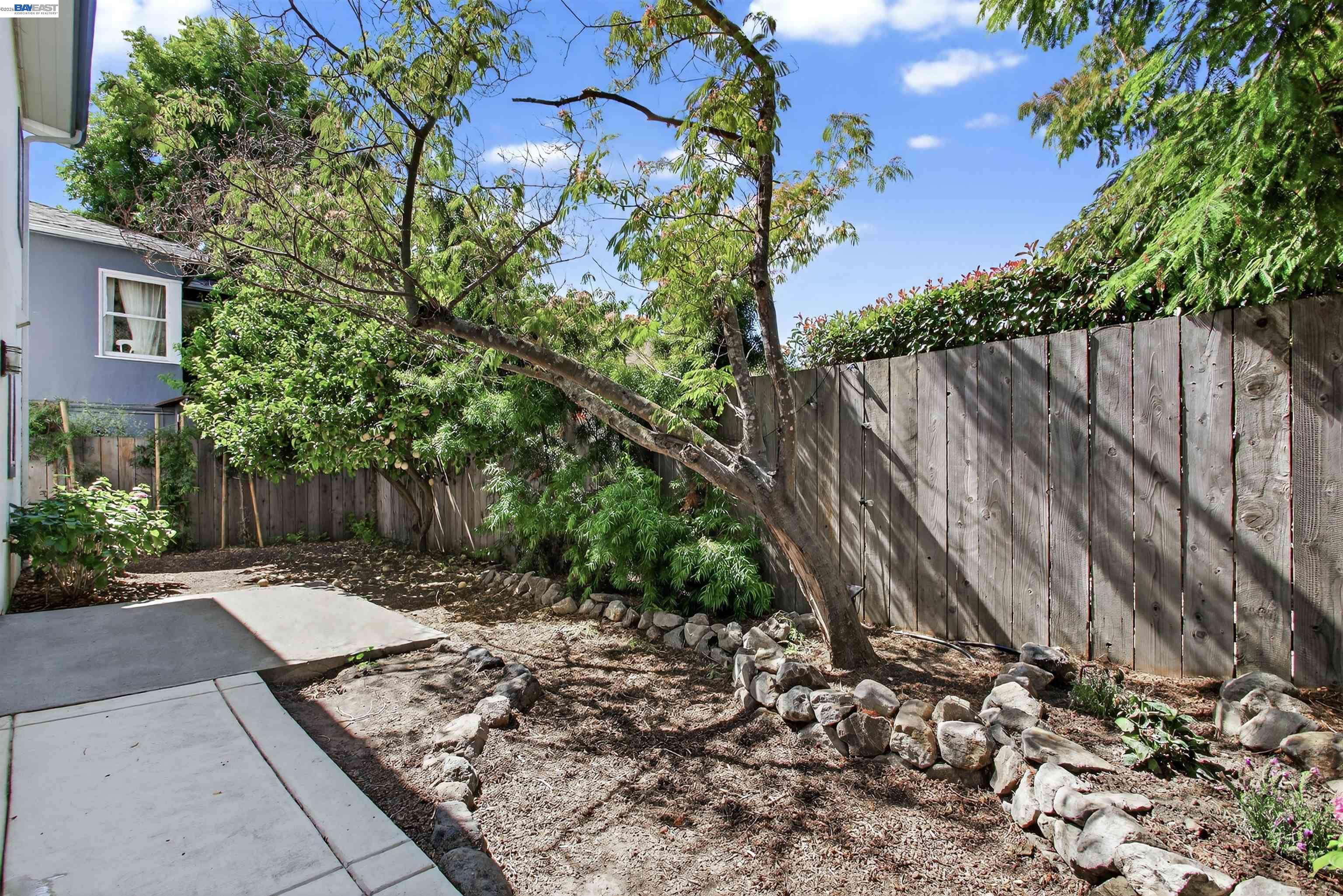 Detail Gallery Image 30 of 60 For 914 61st Street, Oakland,  CA 94608-1327 - 6 Beds | 4/1 Baths