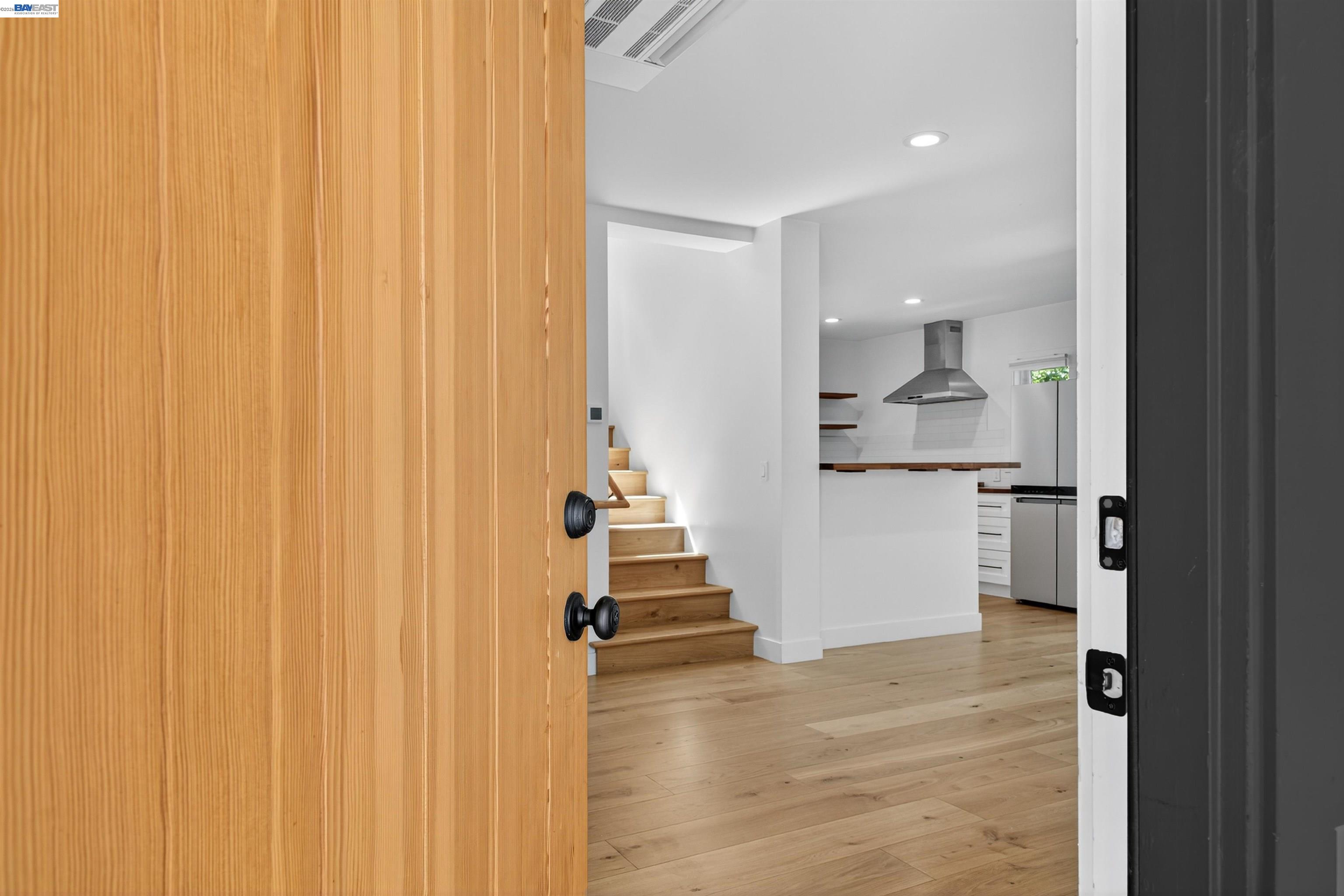 Detail Gallery Image 4 of 60 For 914 61st Street, Oakland,  CA 94608-1327 - 6 Beds | 4/1 Baths