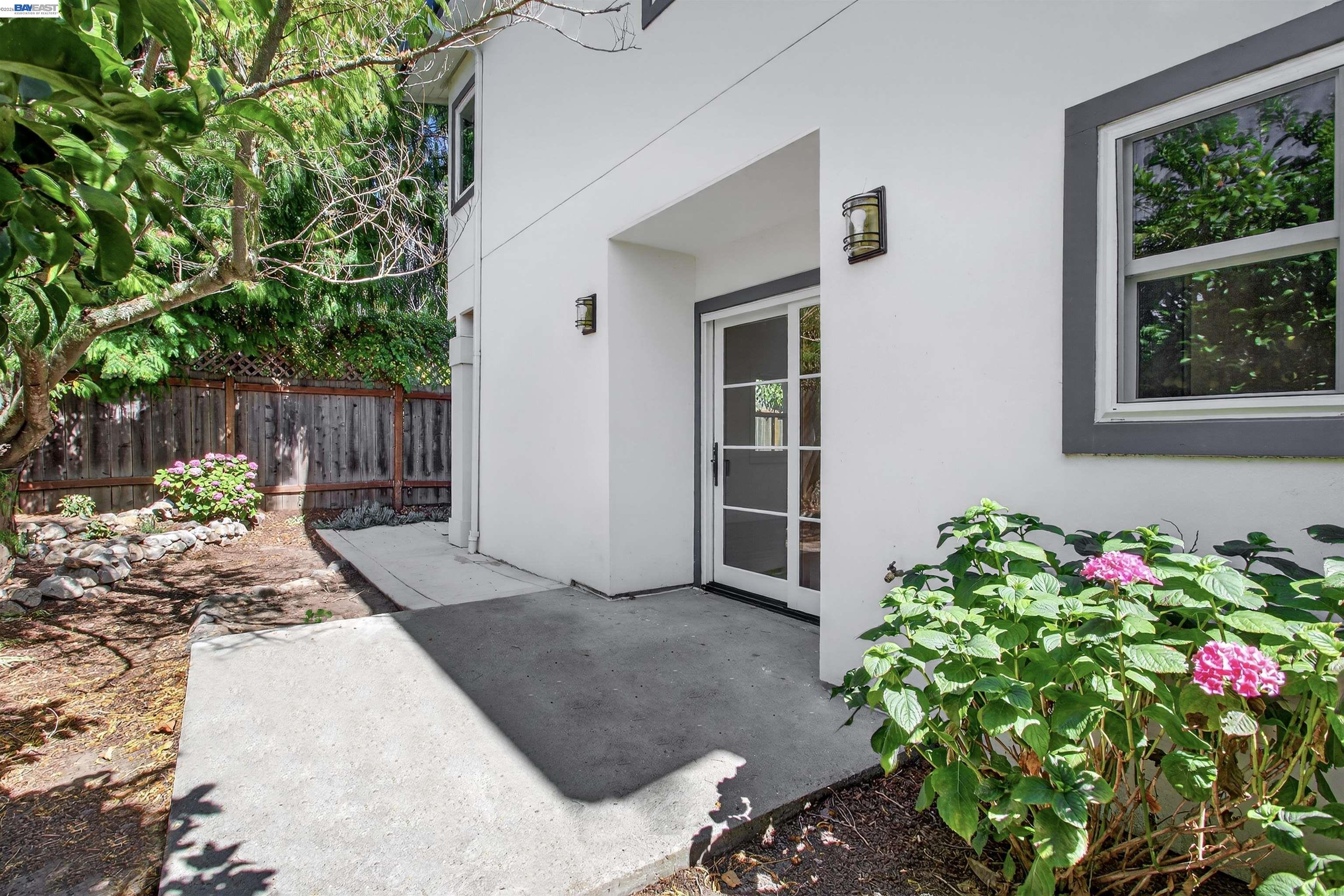 Detail Gallery Image 31 of 60 For 914 61st Street, Oakland,  CA 94608-1327 - 6 Beds | 4/1 Baths
