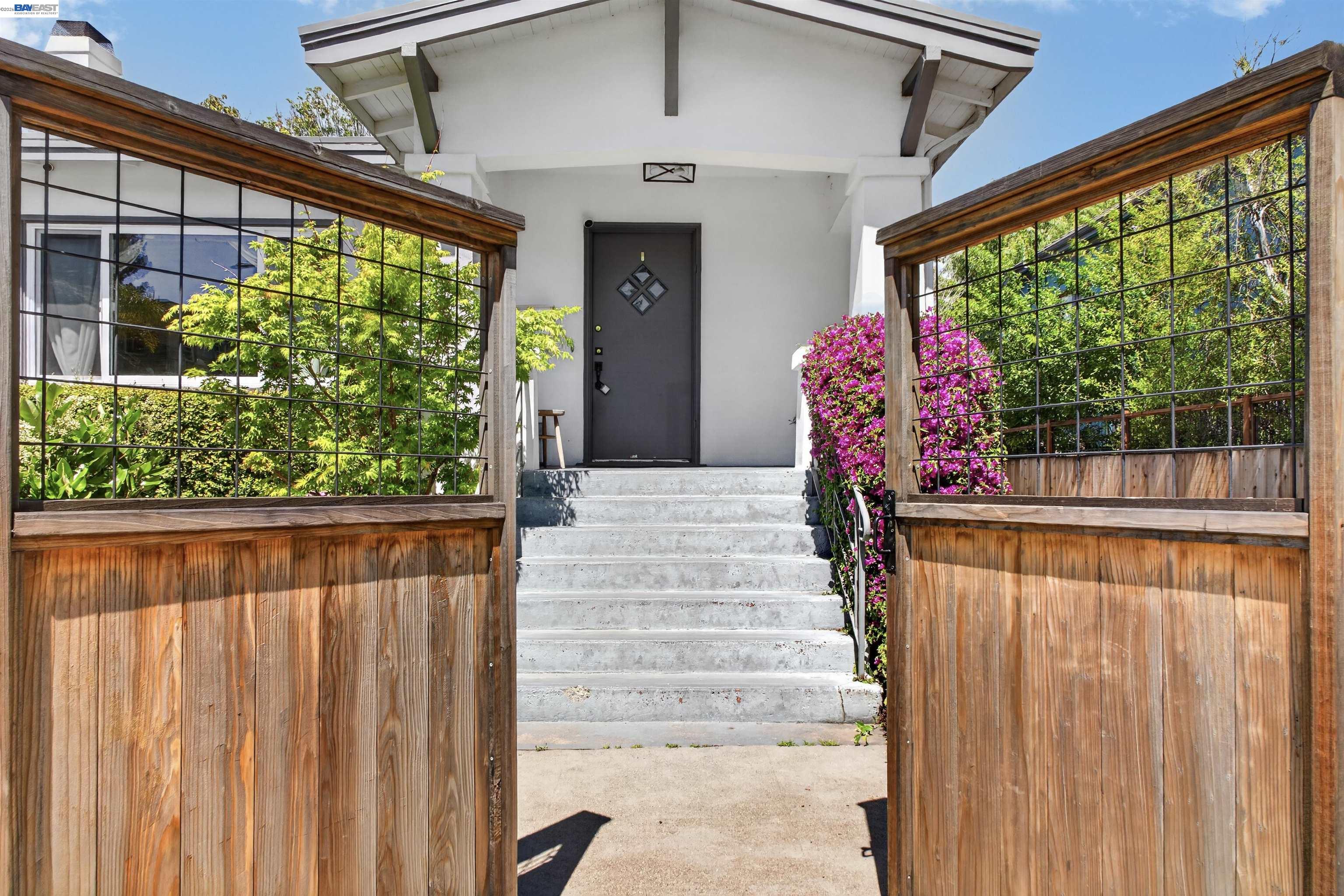 Detail Gallery Image 37 of 60 For 914 61st Street, Oakland,  CA 94608-1327 - 6 Beds | 4/1 Baths