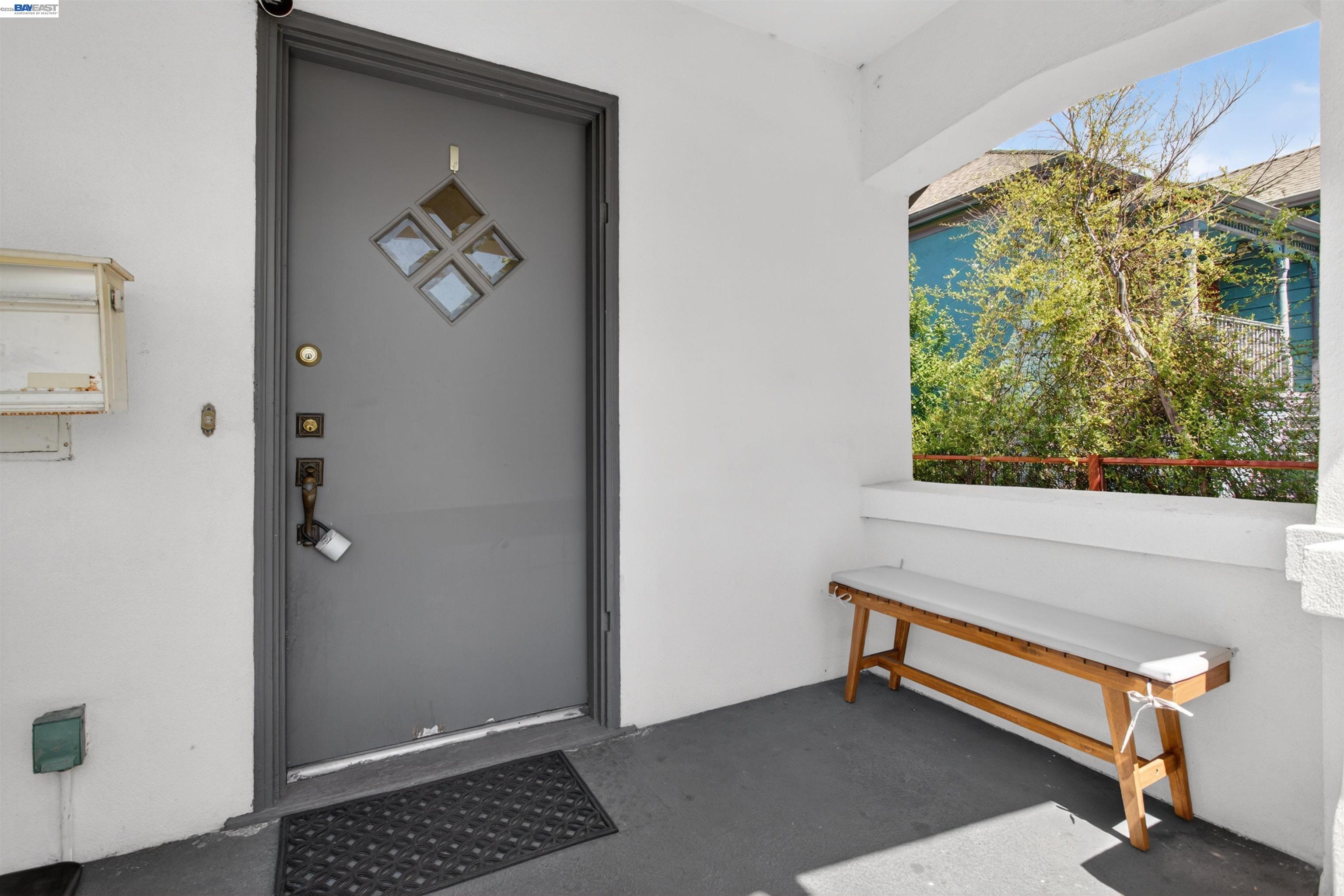 Detail Gallery Image 39 of 60 For 914 61st Street, Oakland,  CA 94608-1327 - 6 Beds | 4/1 Baths