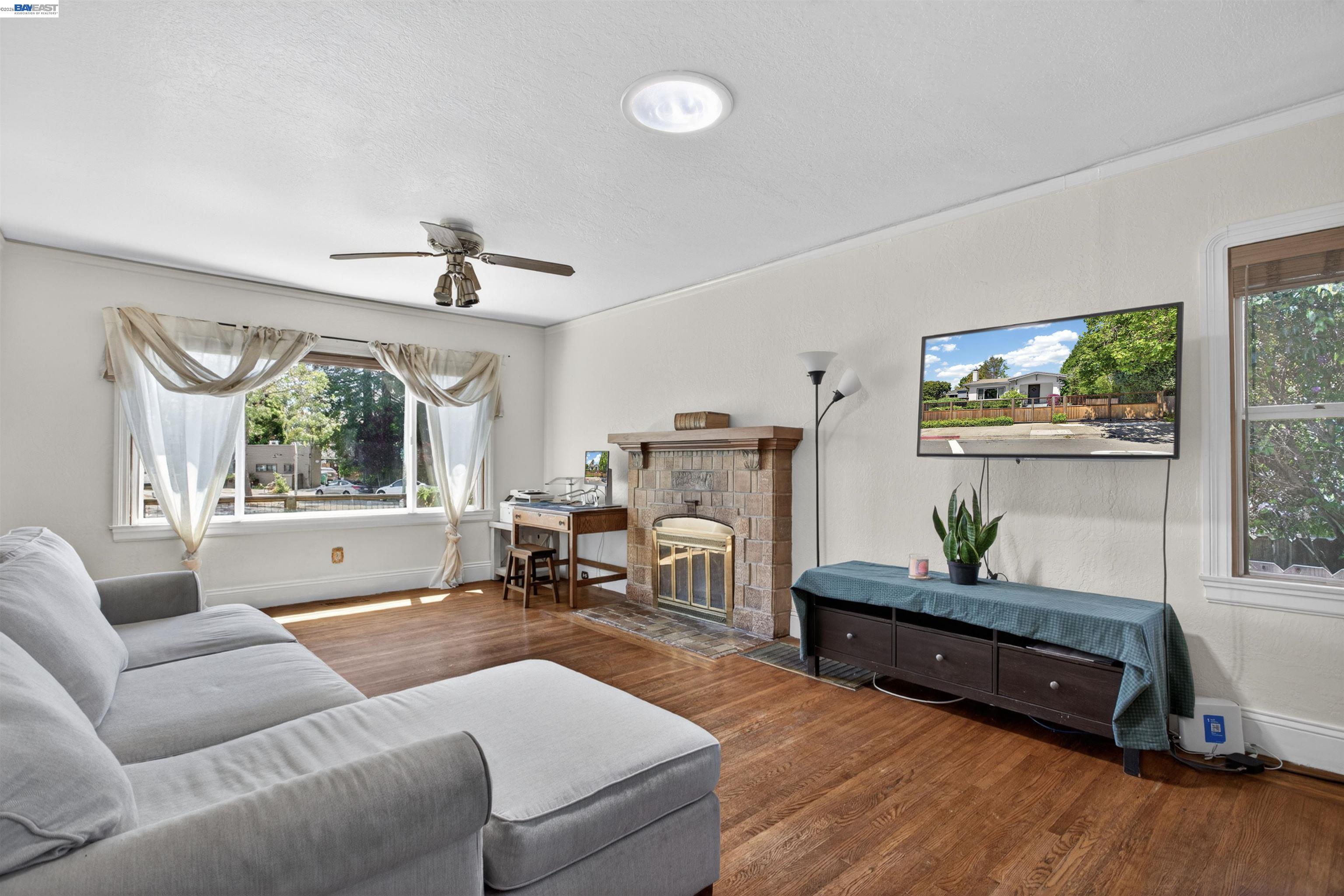 Detail Gallery Image 42 of 60 For 914 61st Street, Oakland,  CA 94608-1327 - 6 Beds | 4/1 Baths