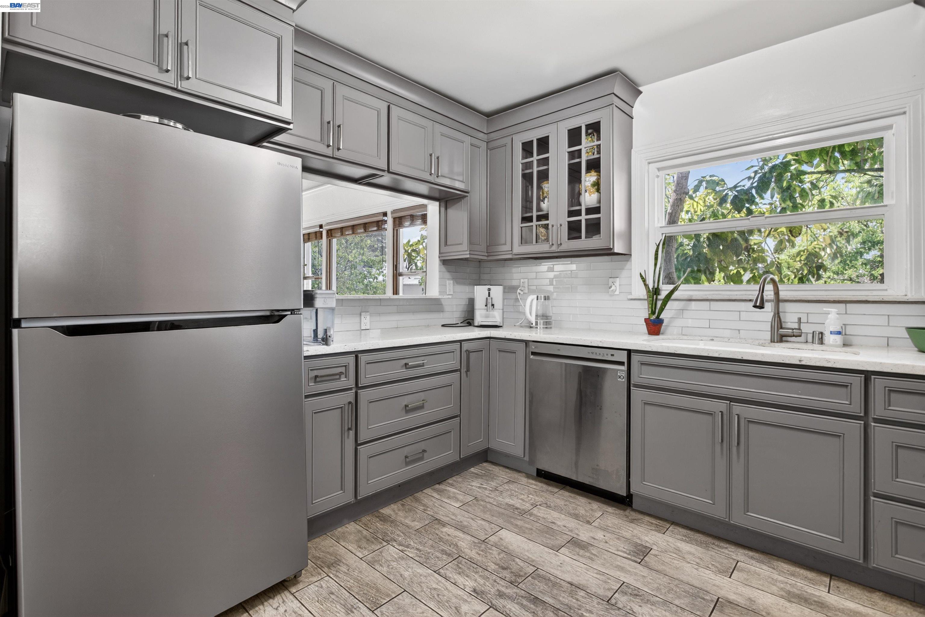 Detail Gallery Image 48 of 60 For 914 61st Street, Oakland,  CA 94608-1327 - 6 Beds | 4/1 Baths