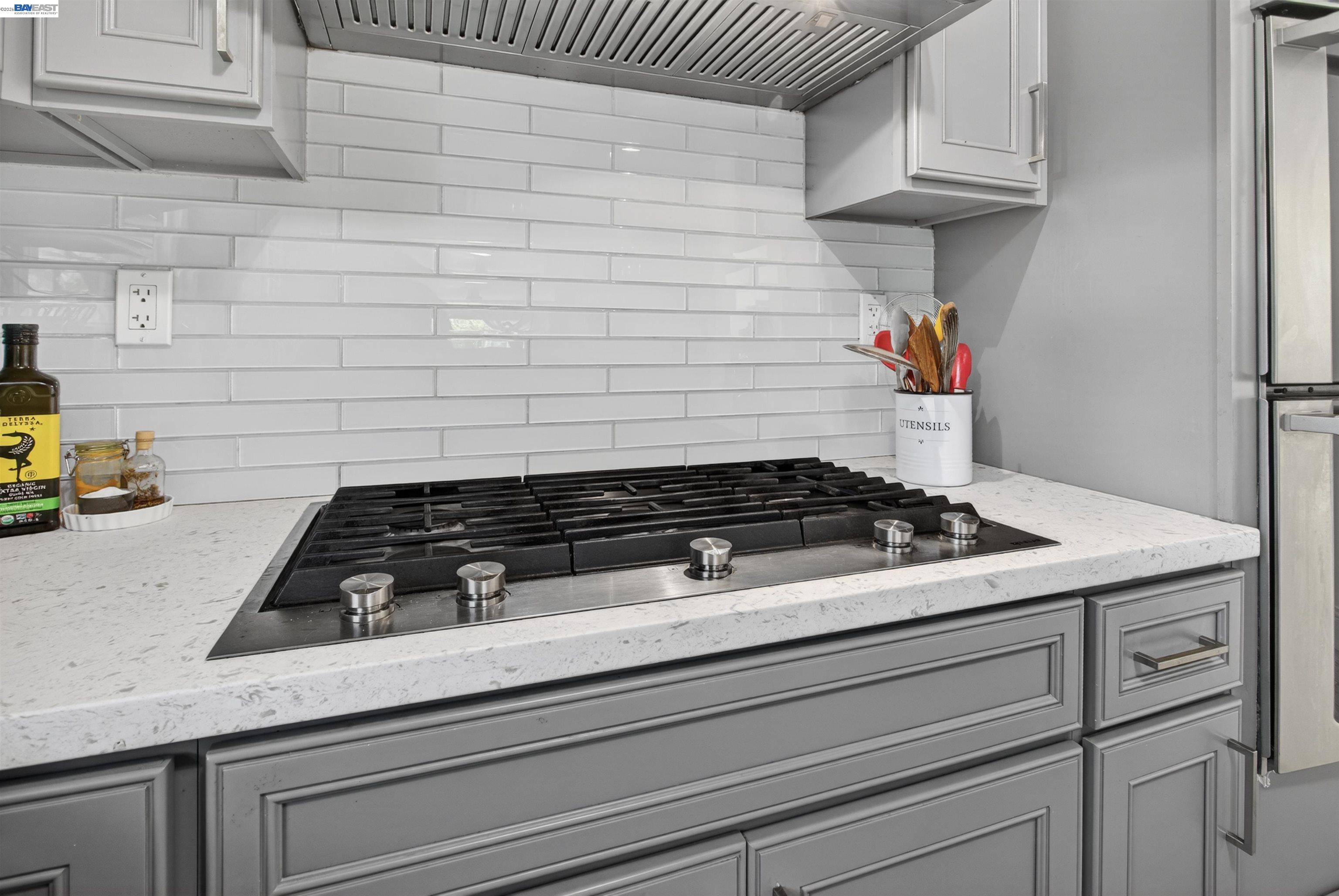 Detail Gallery Image 49 of 60 For 914 61st Street, Oakland,  CA 94608-1327 - 6 Beds | 4/1 Baths