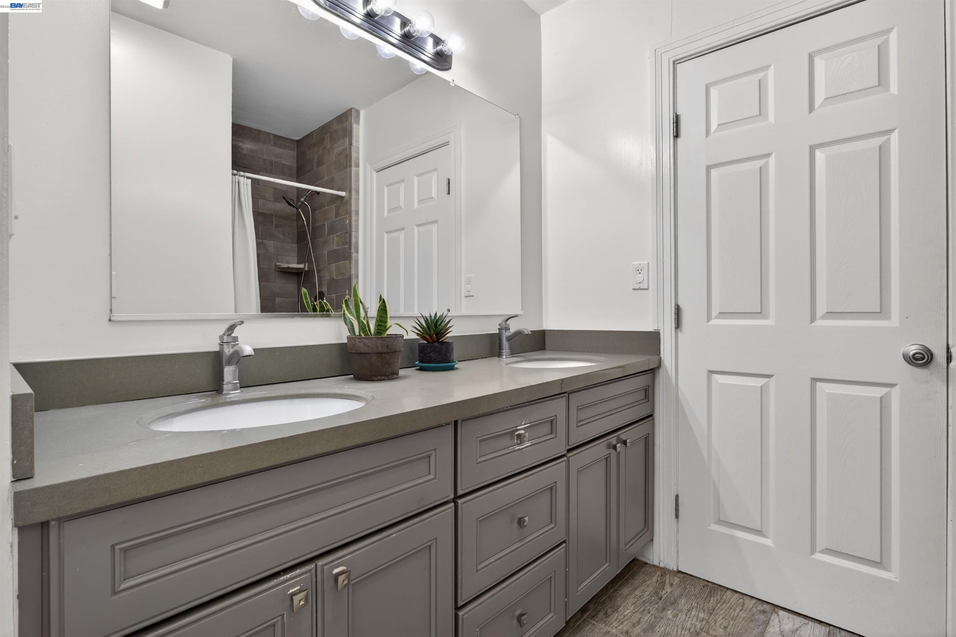 Detail Gallery Image 55 of 60 For 914 61st Street, Oakland,  CA 94608-1327 - 6 Beds | 4/1 Baths