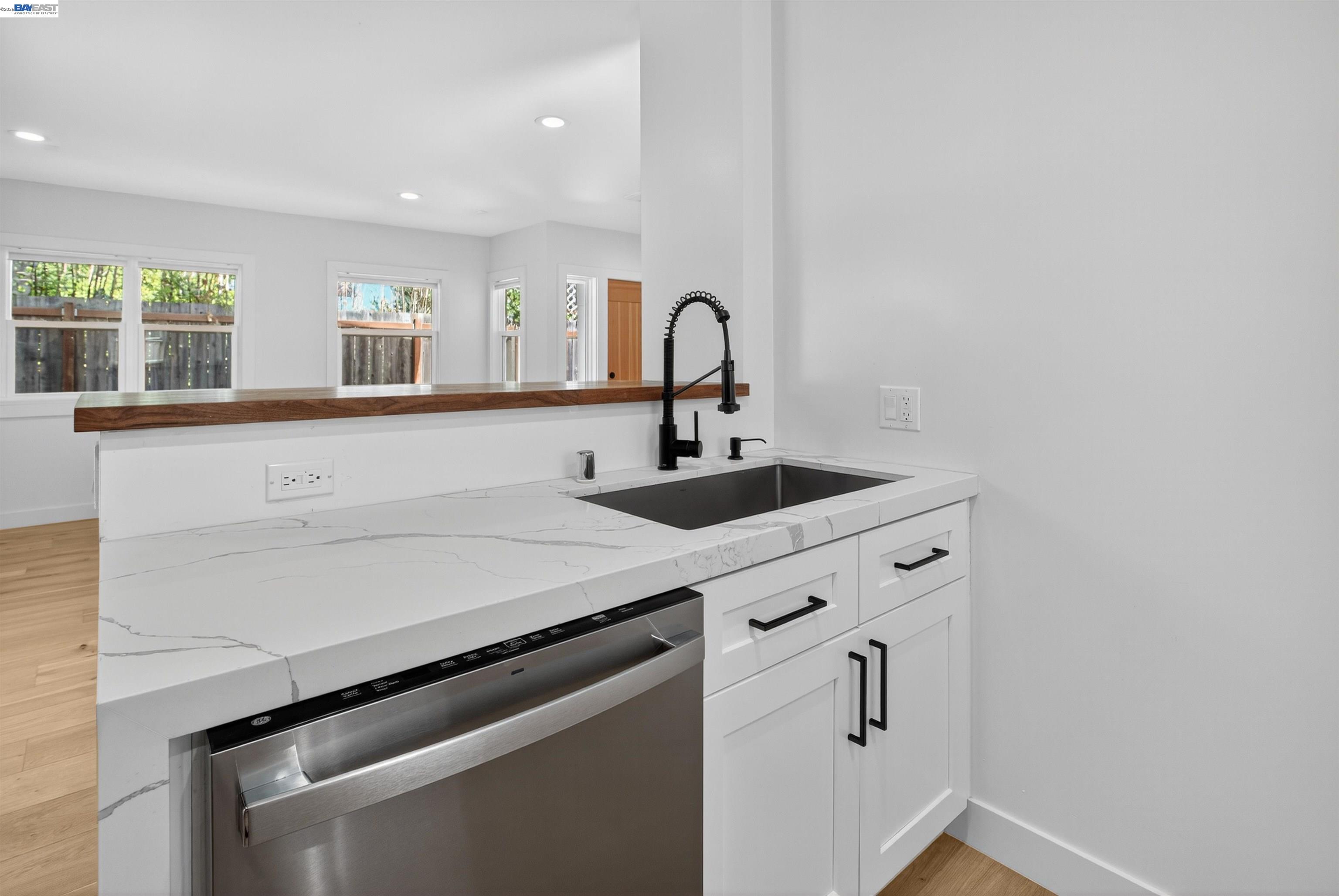 Detail Gallery Image 14 of 60 For 912-914 61st Street, Oakland,  CA 94608-1327 - – Beds | – Baths