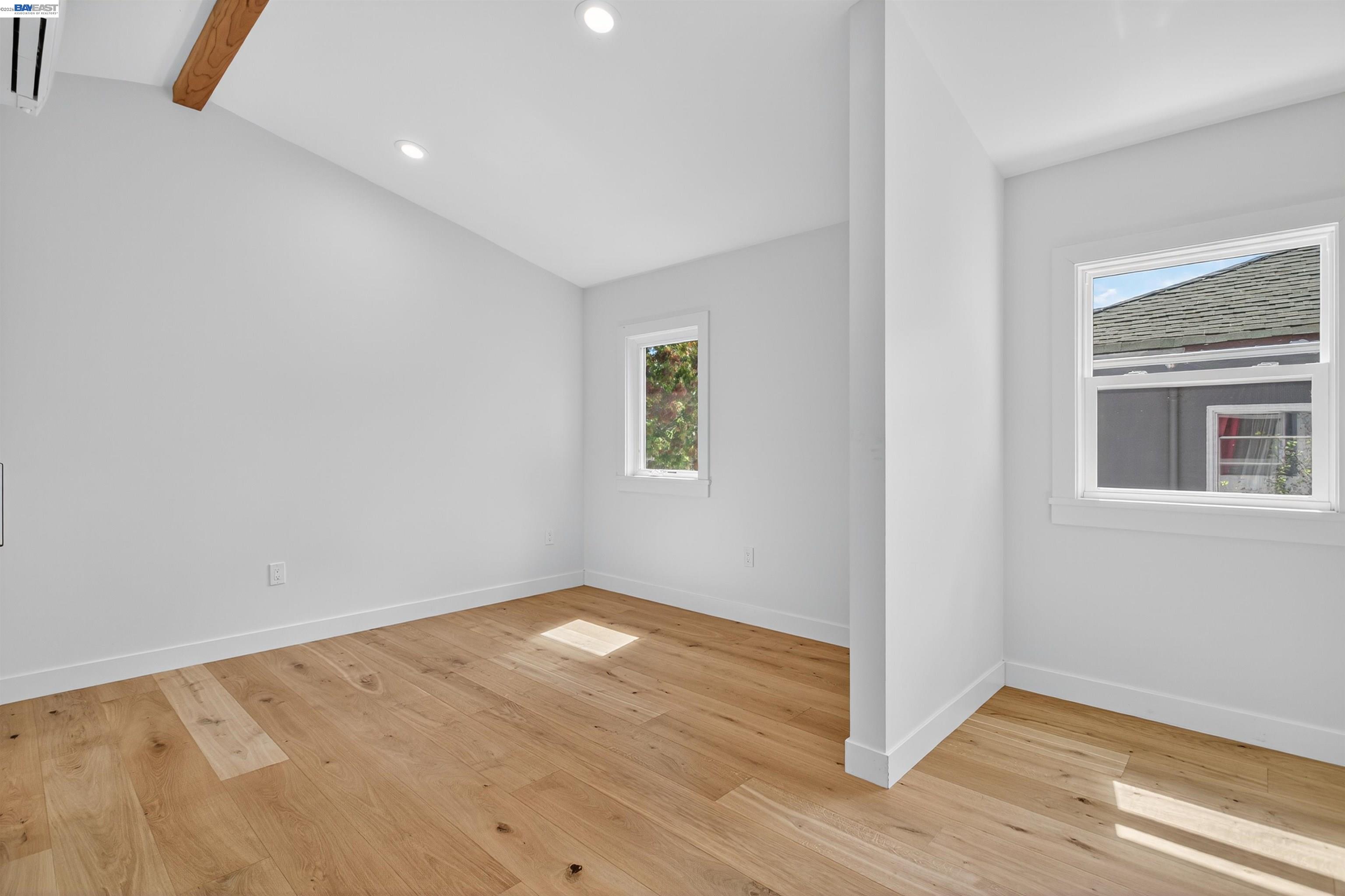 Detail Gallery Image 16 of 60 For 912-914 61st Street, Oakland,  CA 94608-1327 - – Beds | – Baths