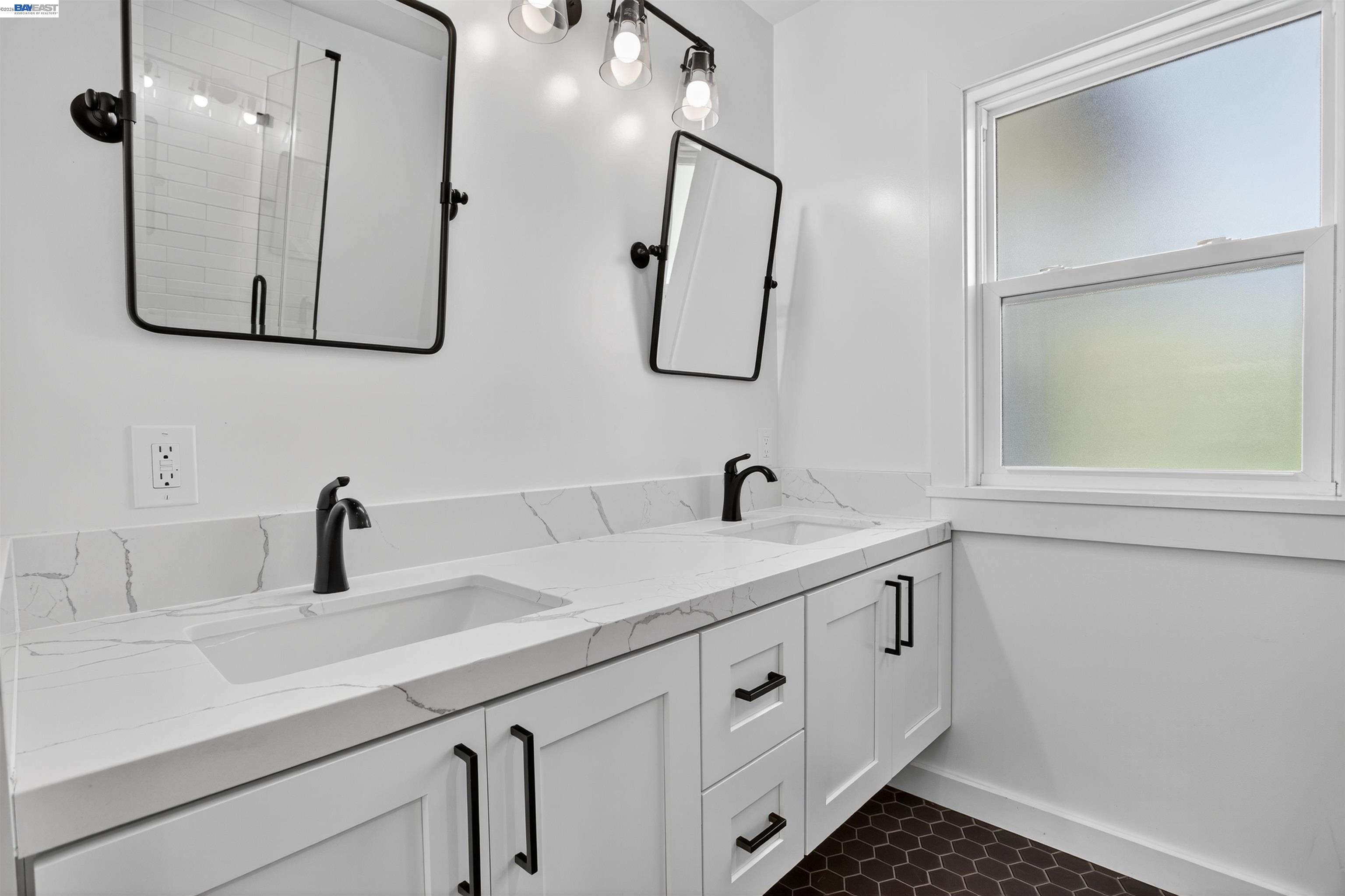 Detail Gallery Image 21 of 60 For 912-914 61st Street, Oakland,  CA 94608-1327 - – Beds | – Baths