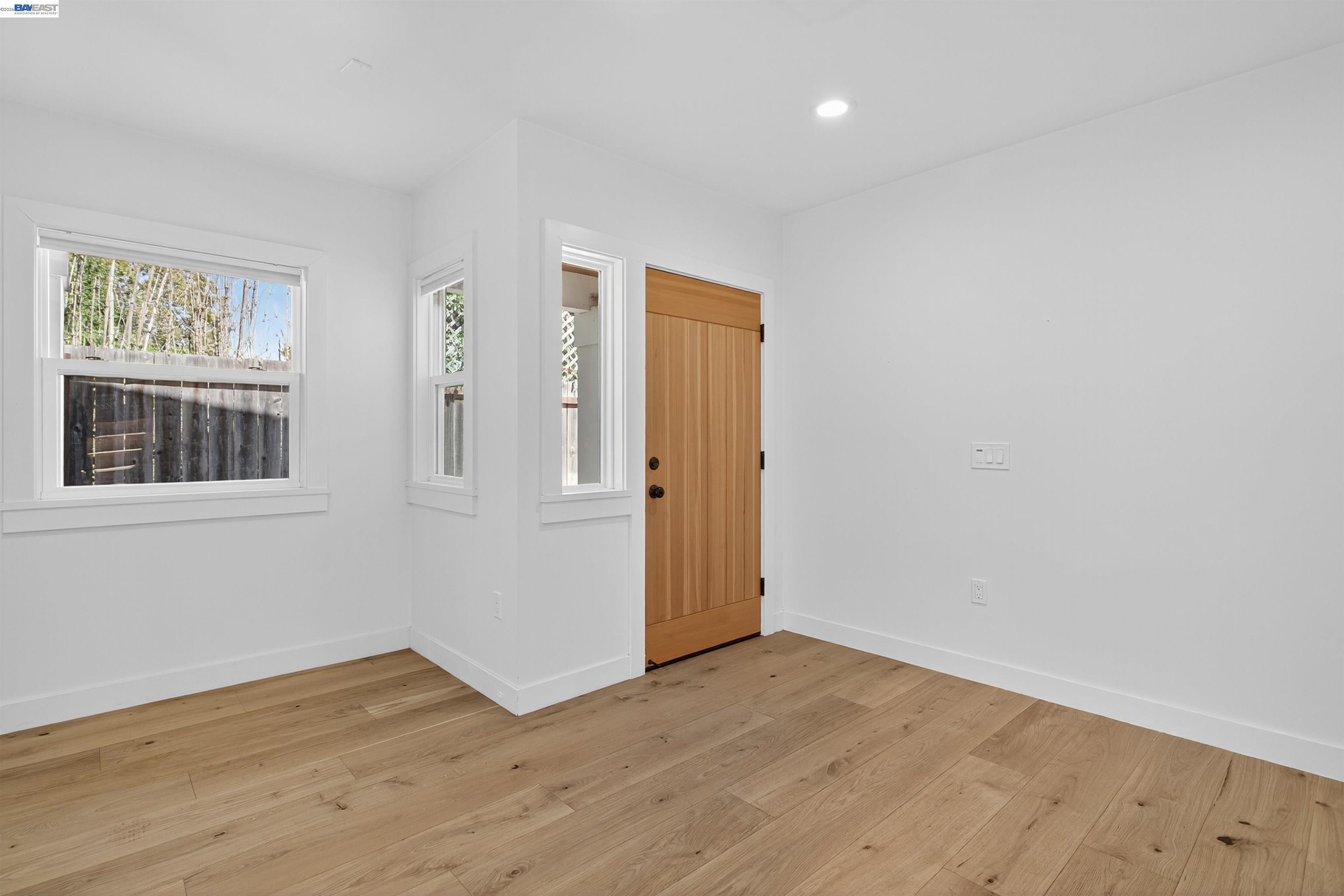 Detail Gallery Image 4 of 60 For 912-914 61st Street, Oakland,  CA 94608-1327 - – Beds | – Baths