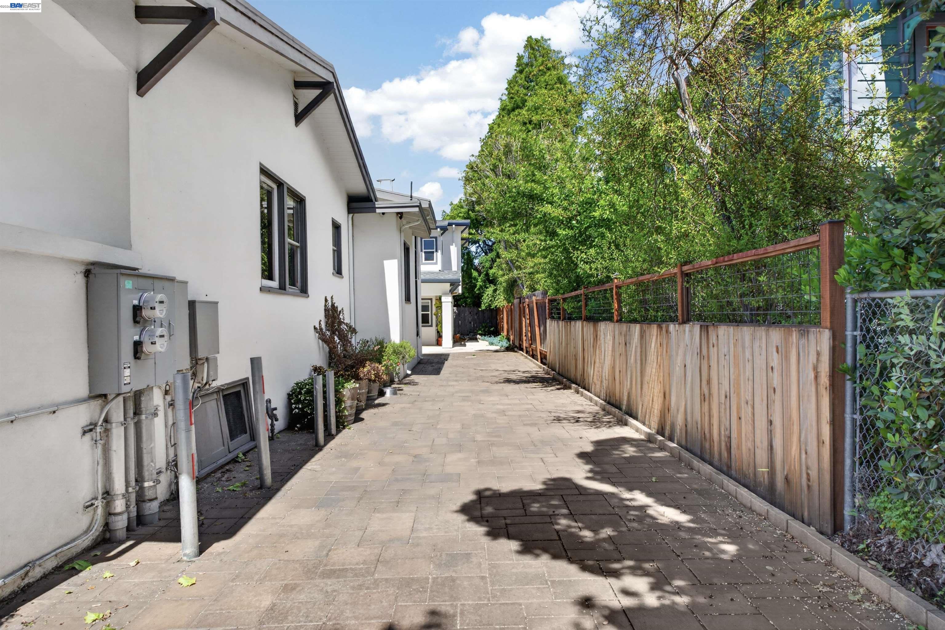 Detail Gallery Image 36 of 60 For 912-914 61st Street, Oakland,  CA 94608-1327 - – Beds | – Baths