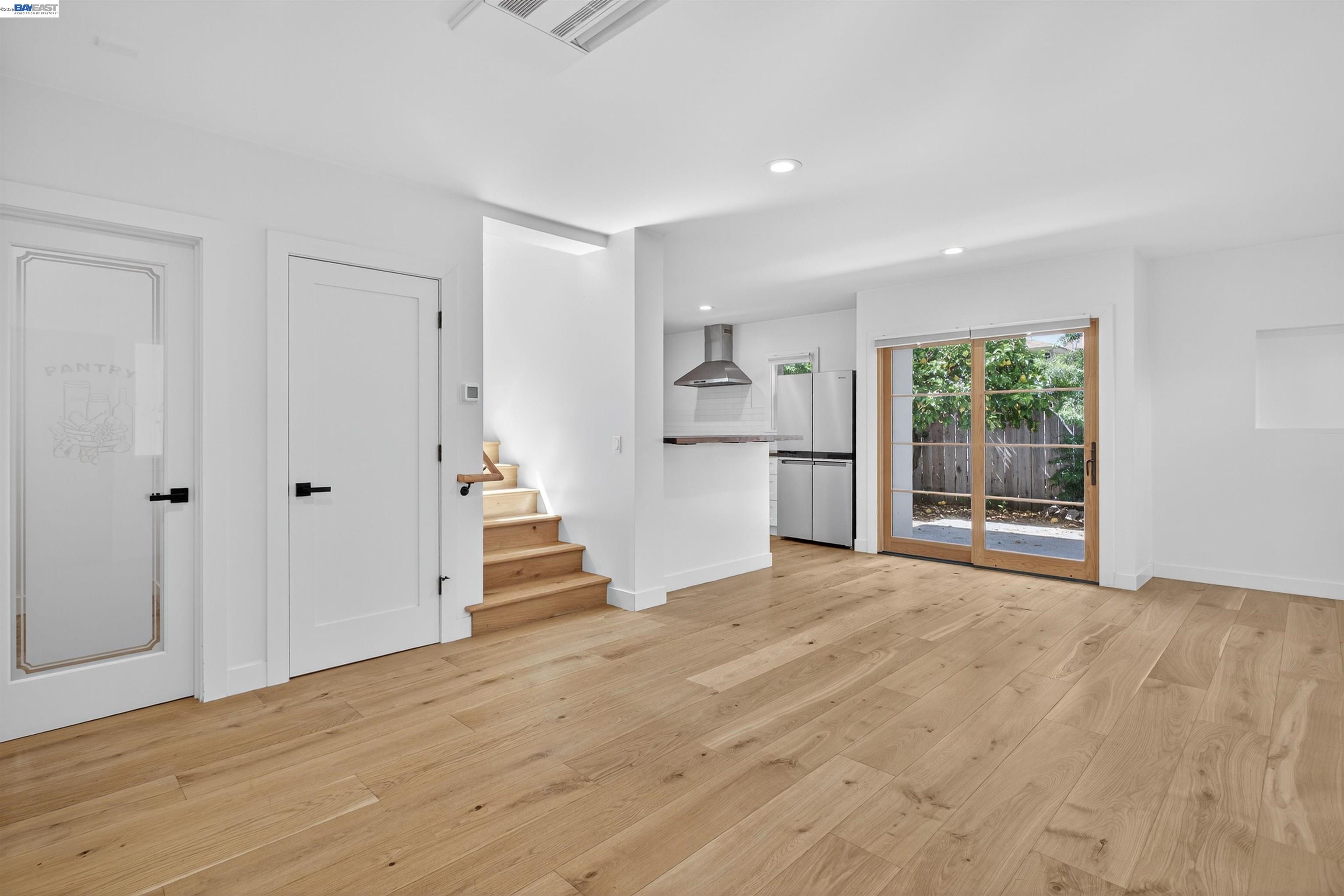 Detail Gallery Image 5 of 60 For 912-914 61st Street, Oakland,  CA 94608-1327 - – Beds | – Baths