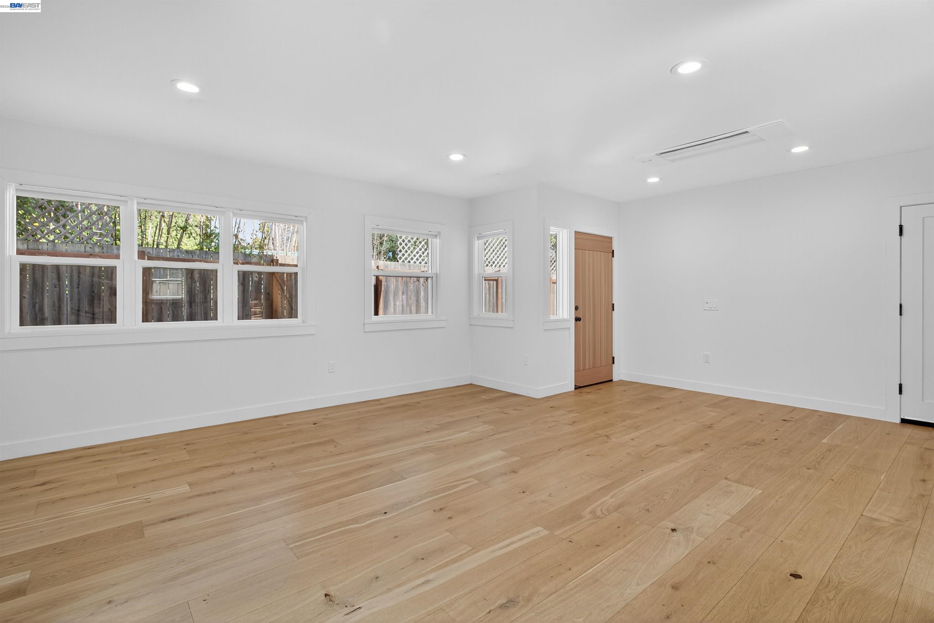 Detail Gallery Image 9 of 60 For 912-914 61st Street, Oakland,  CA 94608-1327 - – Beds | – Baths