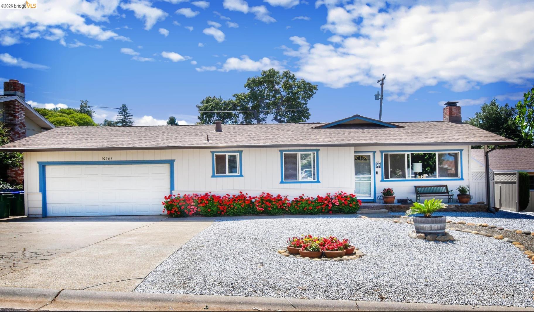 Detail Gallery Image 2 of 22 For 10569 Jim Brady Rd, Jamestown,  CA 95327-9517 - 4 Beds | 3 Baths