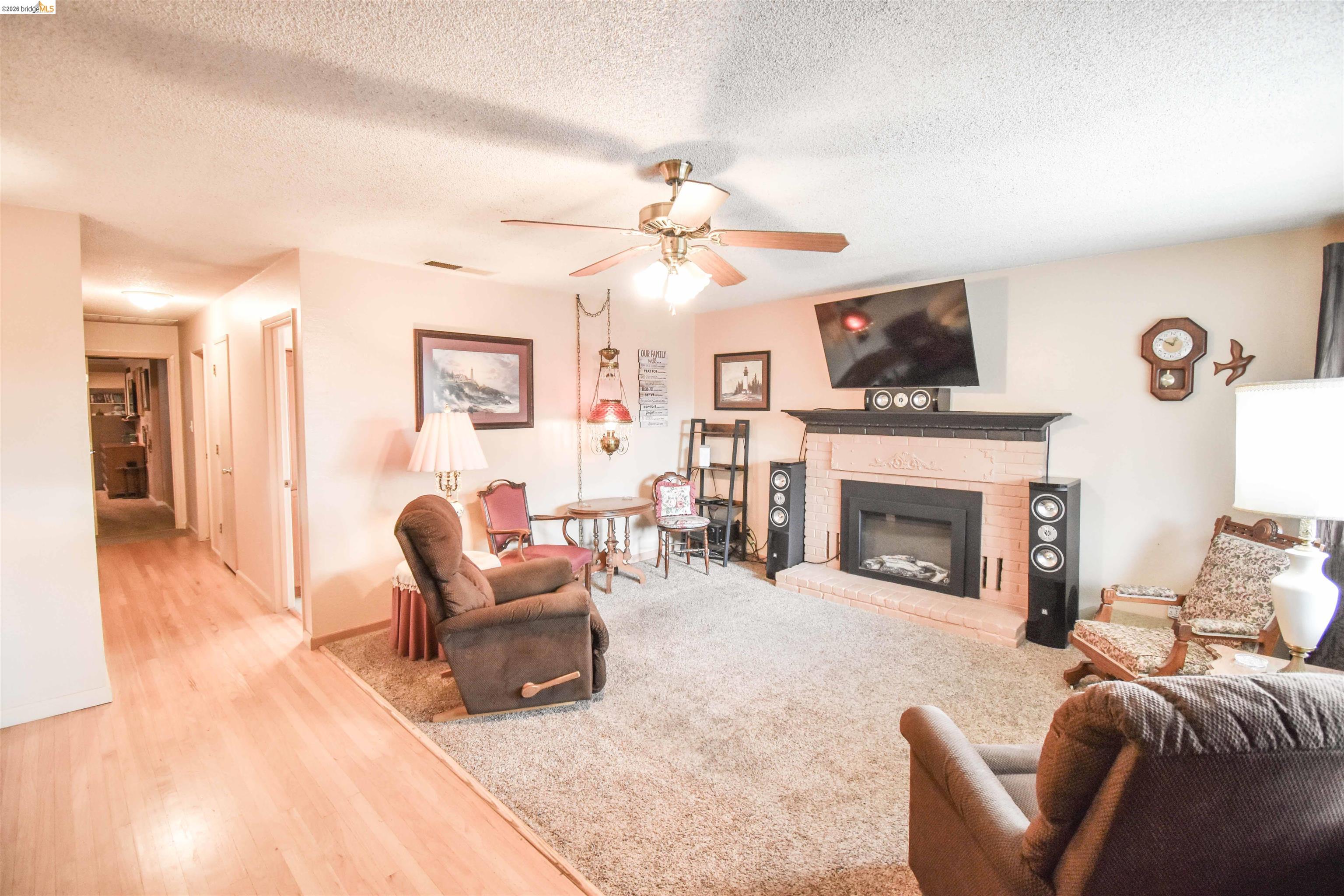 Detail Gallery Image 4 of 22 For 10569 Jim Brady Rd, Jamestown,  CA 95327-9517 - 4 Beds | 3 Baths